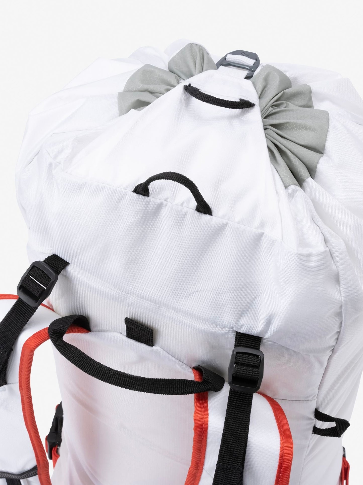 【THE NORTH FACE -ザ ノースフェイス】VERTO 27 BACKPACK / WHITE(バックパック/ホワイト)