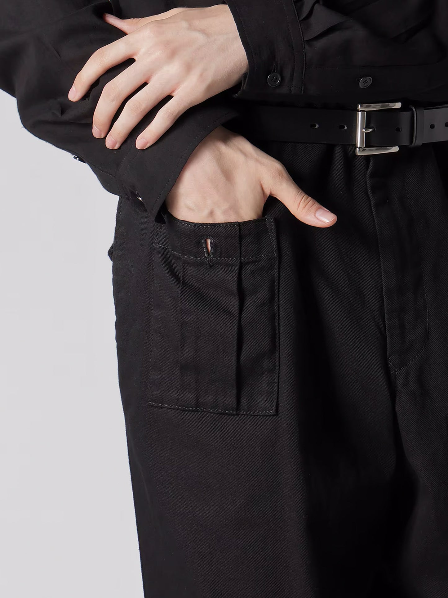 【Yohji Yamamoto POUR HOMME - ヨウジヤマモト プールオム】BLACK SCANDAL KATSURAGI NO-TUCK WAIST STRING WORK PANTS(パンツ/ブラック)