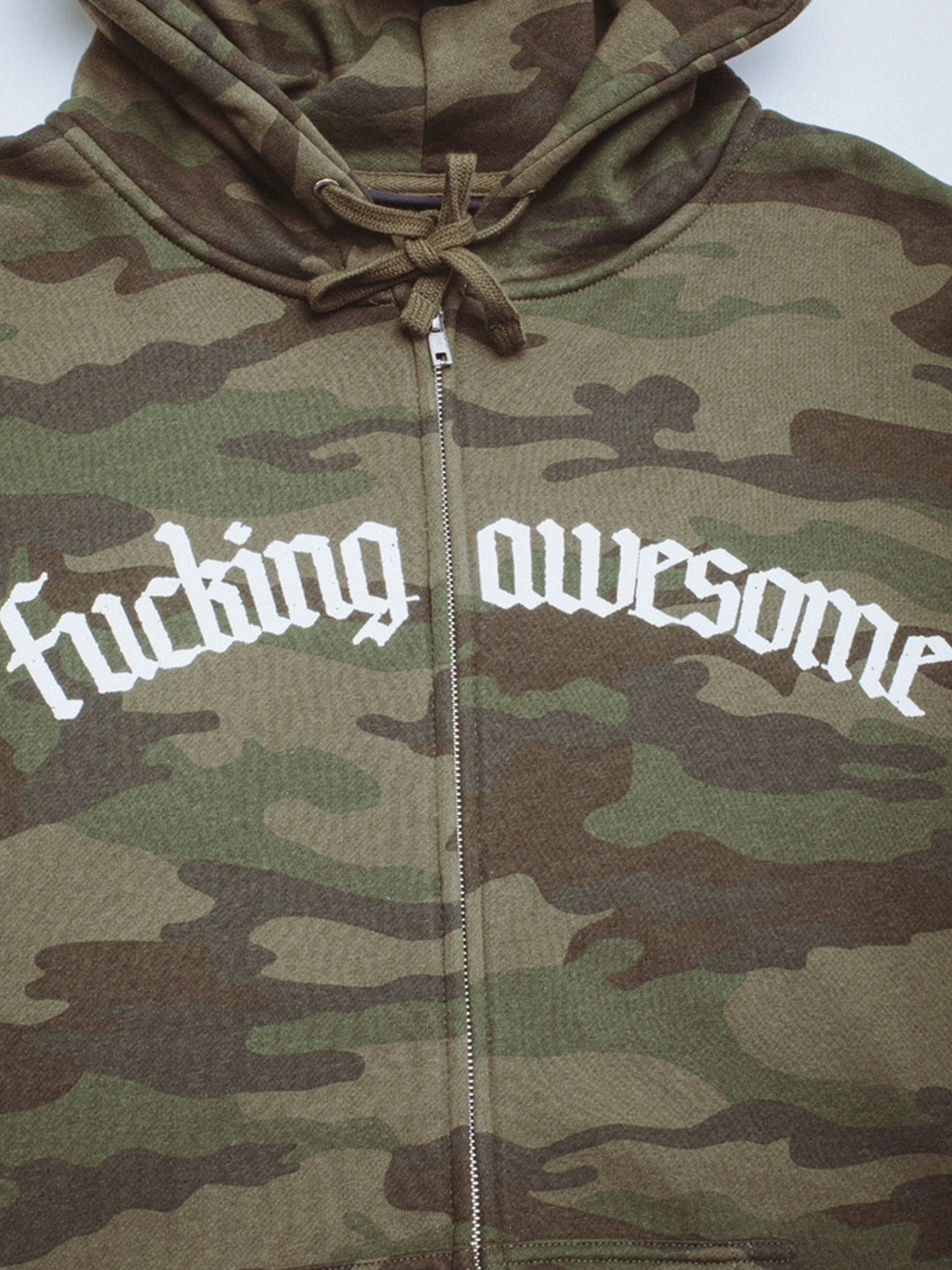 【Fucking Awesome- ファッキングオーサム】BLACKLETER LOGO ZIPPED HOODIE / CAMO(フーディー/カモフラージュ)