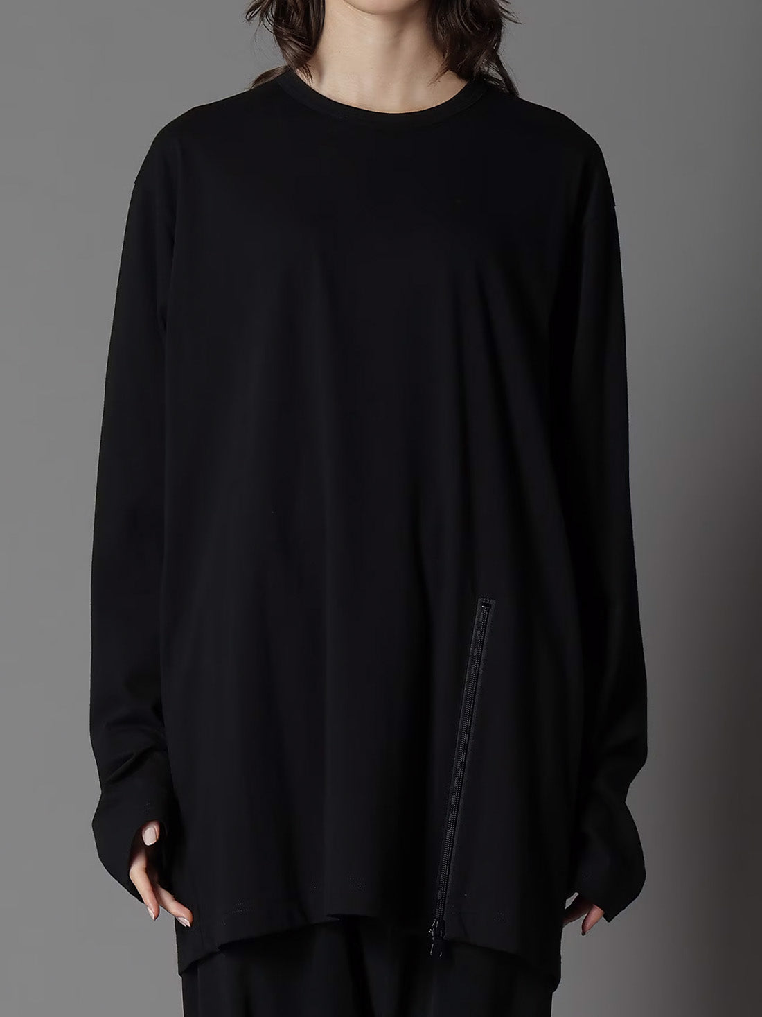 【Ground Y - グラウンドワイ】COTTON JERSEY LEFT ZIPPER SLIT T-SHIRT / BLACK(Tシャツ/ブラック)