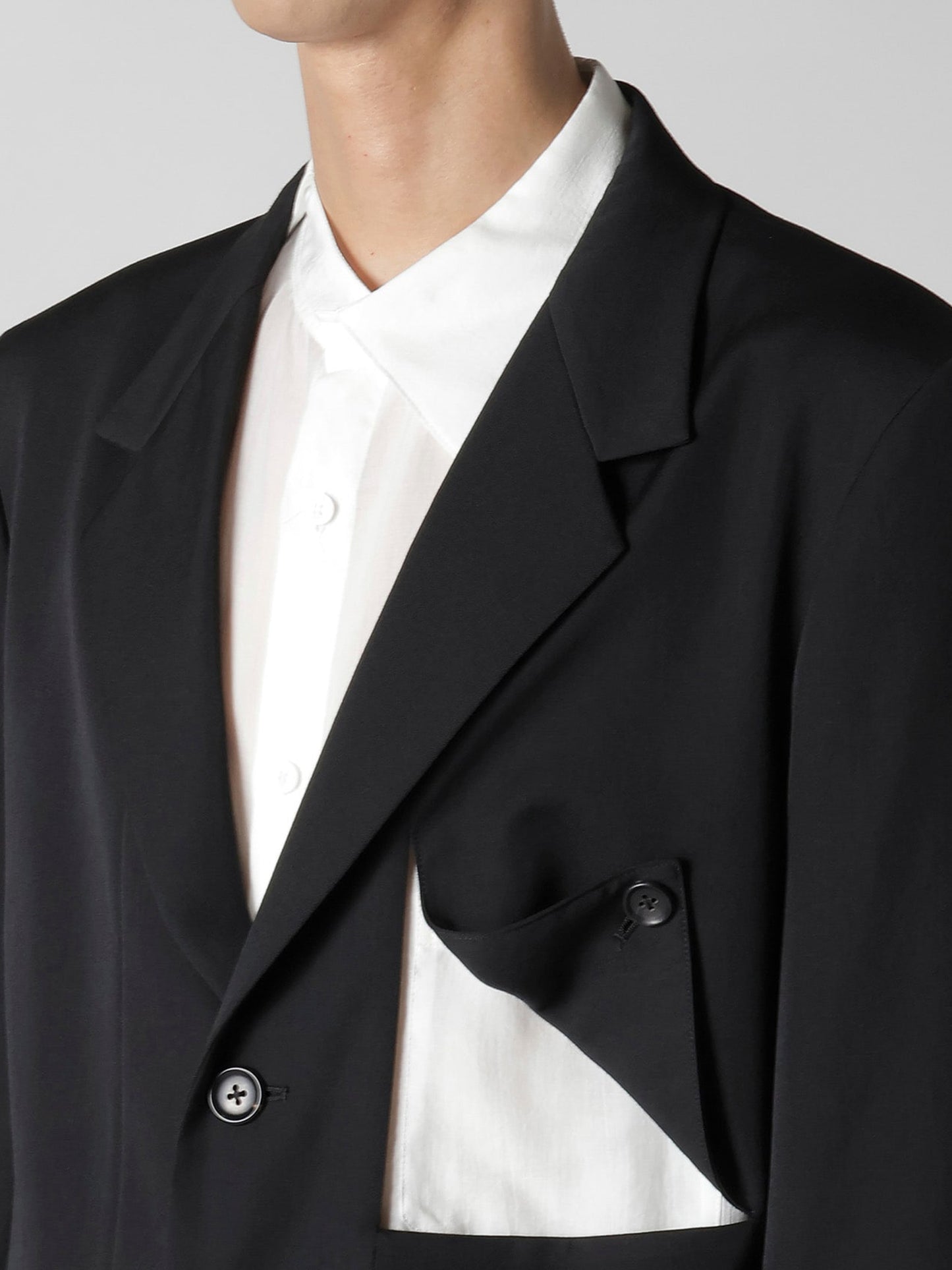 【Yohji Yamamoto POUR HOMME - ヨウジヤマモト プールオム】WOOL GABARDINE DIAGONAL BUTTON JACKET(ジャケット)