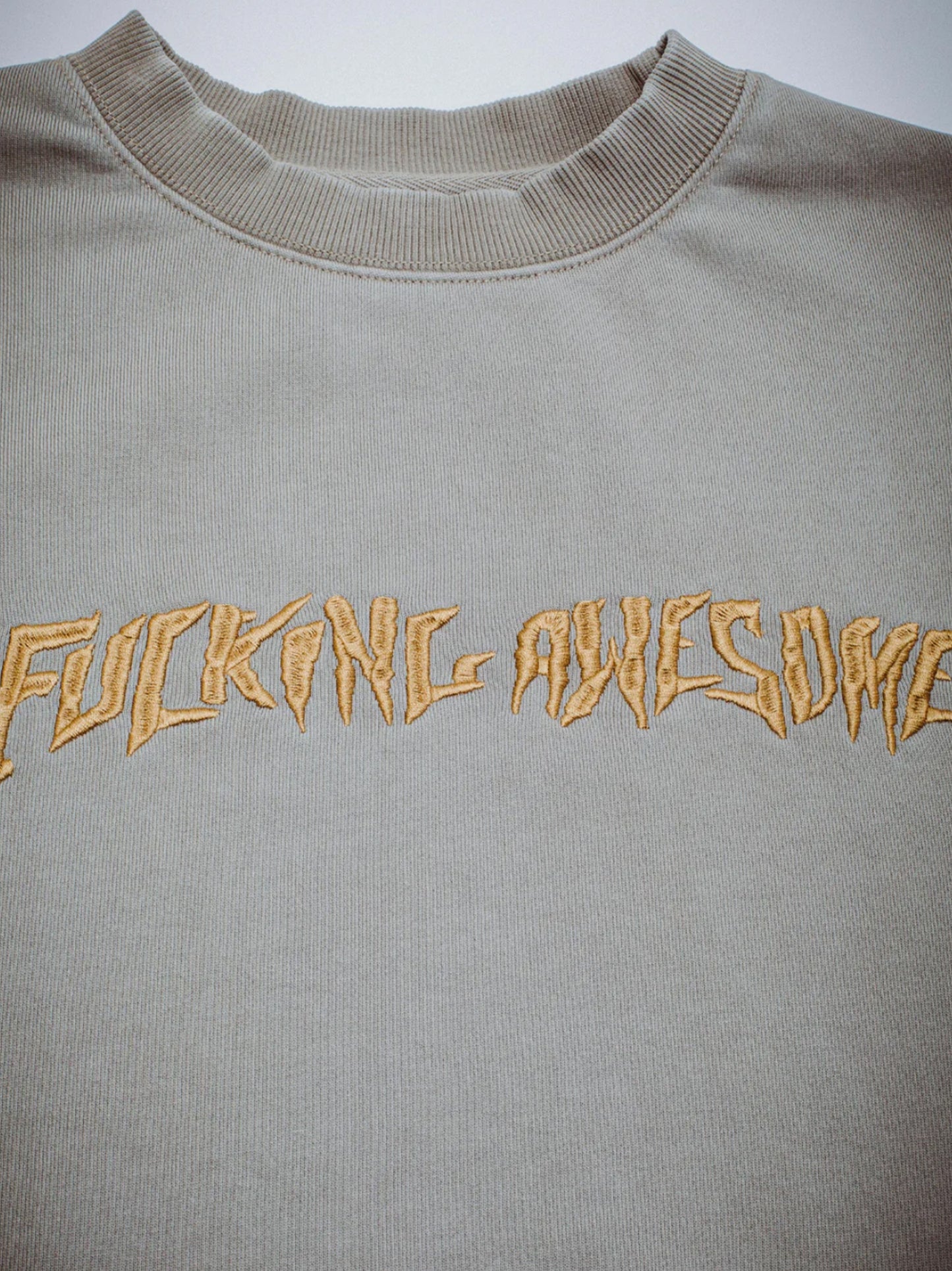 【Fucking Awesome- ファッキングオーサム】DISTRESSED STAMP CREW / GREY (スウェット/グレー)