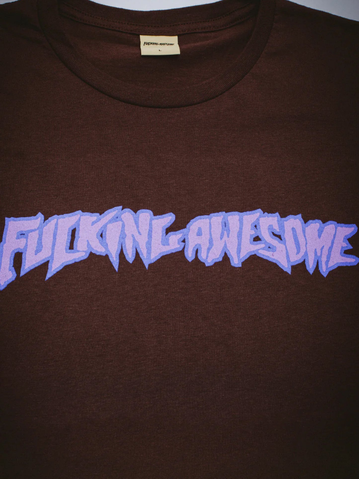 【Fucking Awesome- ファッキングオーサム】2025 STAMP LOGO TEE / Brown(Tシャツ/ブラウン)