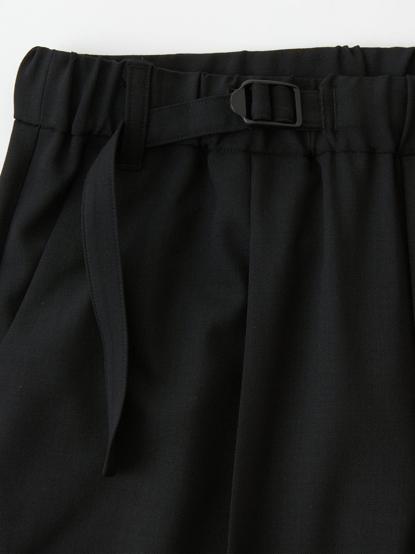 【White Mountaineering - ホワイトマウンテニアリング】STRETCH TWILL 1 TUCK PANTS/CHARCOAL (パンツ/チャコール)