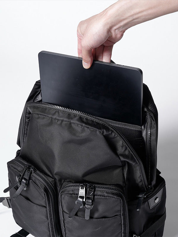 【MAKAVELIC - マキャべリック】ESSENTIAL DAYPACK / BLACK (バッグ/ブラック)