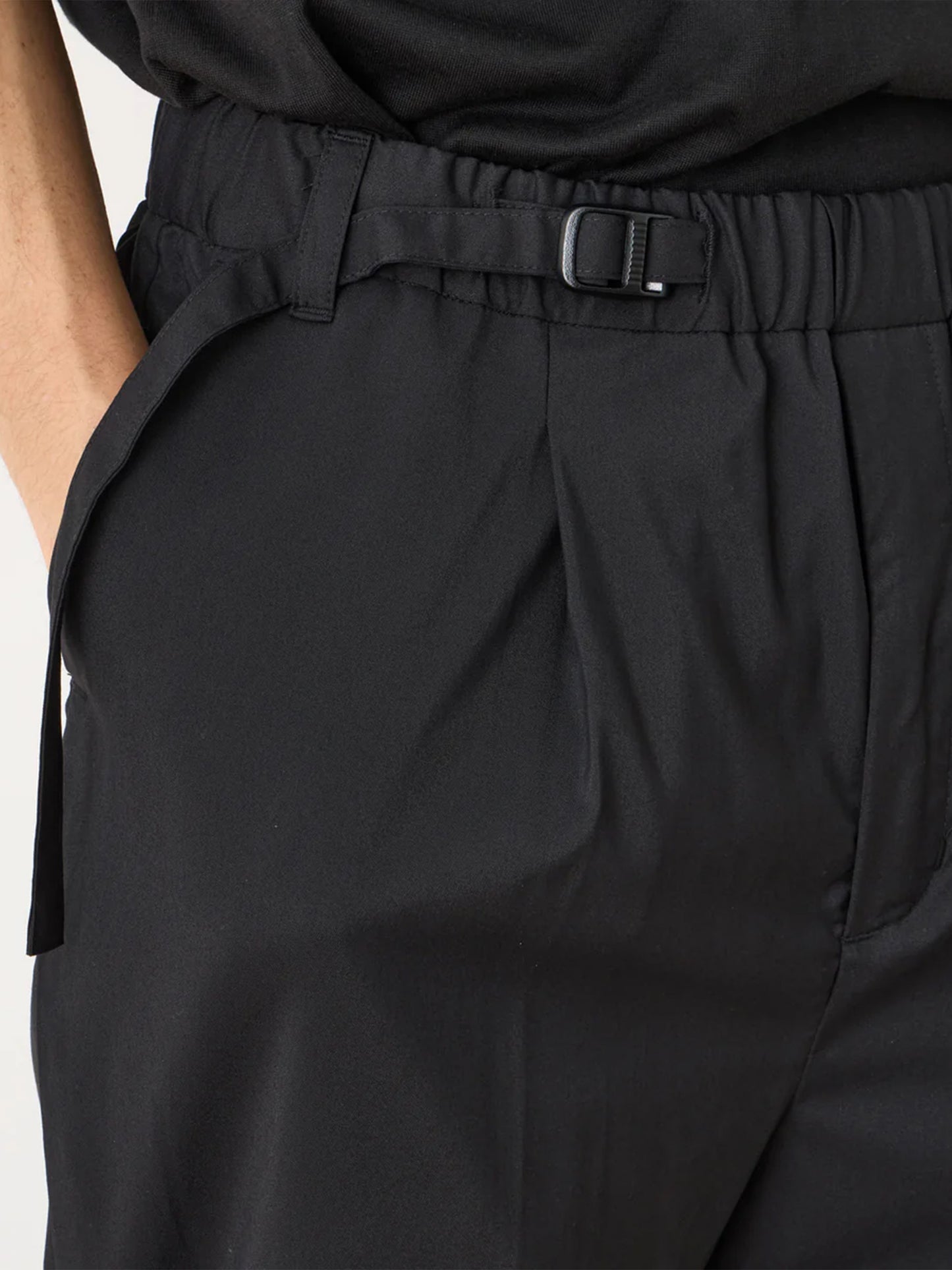 【White Mountaineering - ホワイトマウンテニアリング】1TUCK BELTED PANTS / BLACK (パンツ/ブラック)