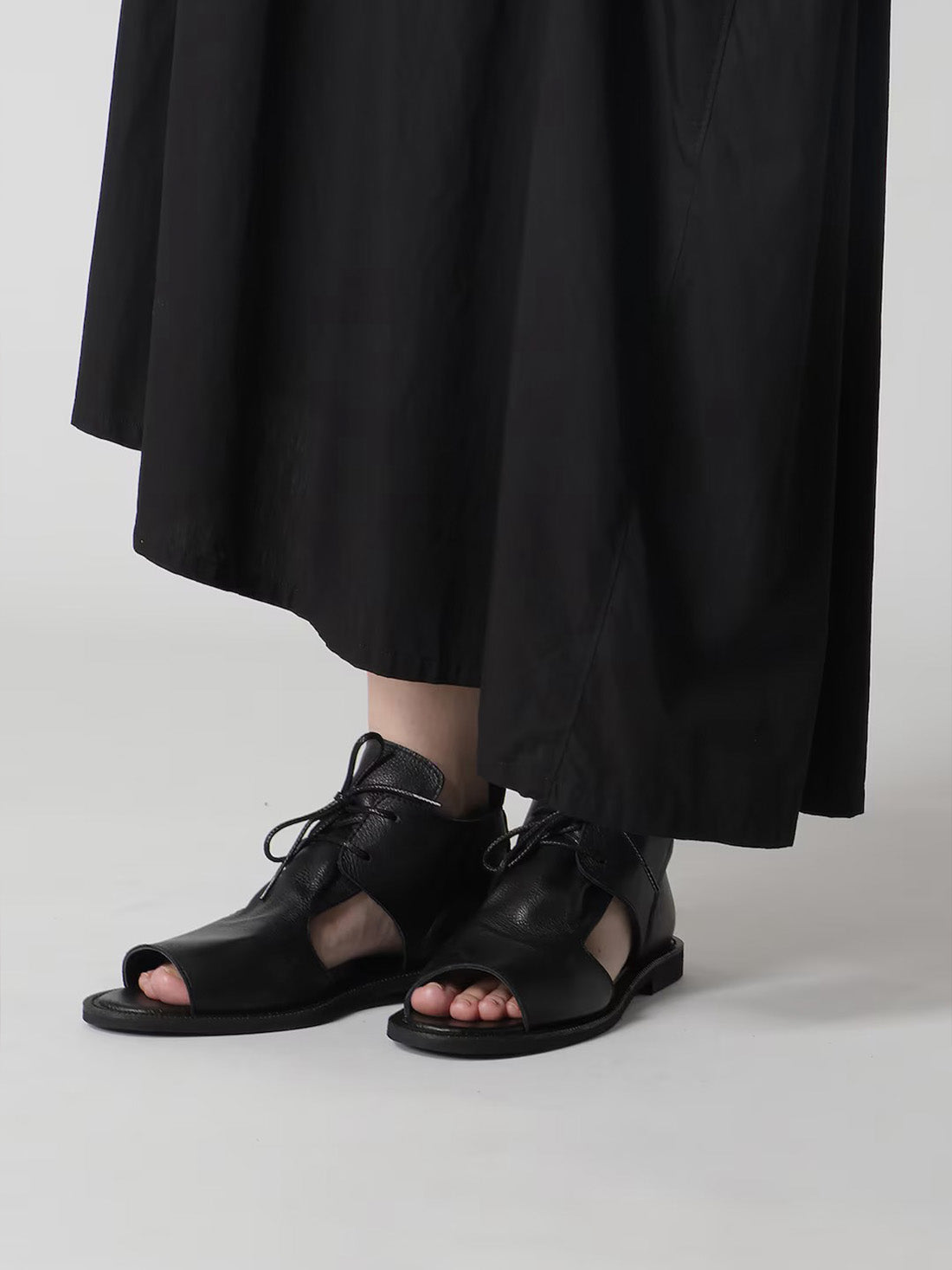【Y's - ワイズ】COTTON BROAD GARMENT DYEING RIGHT TU+J343CKED ASYMMETRIC SKIRT / BLACK(スカート/ブラック)