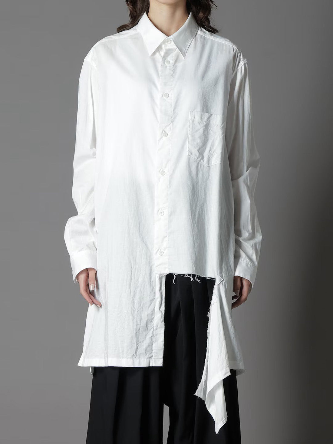 【Ground Y - グラウンドワイ】LIGHT COTTON TWILLL WASH ONC LEFT FRONT CUT-OUT SHIRT / WHITE(シャツ/ホワイト)
