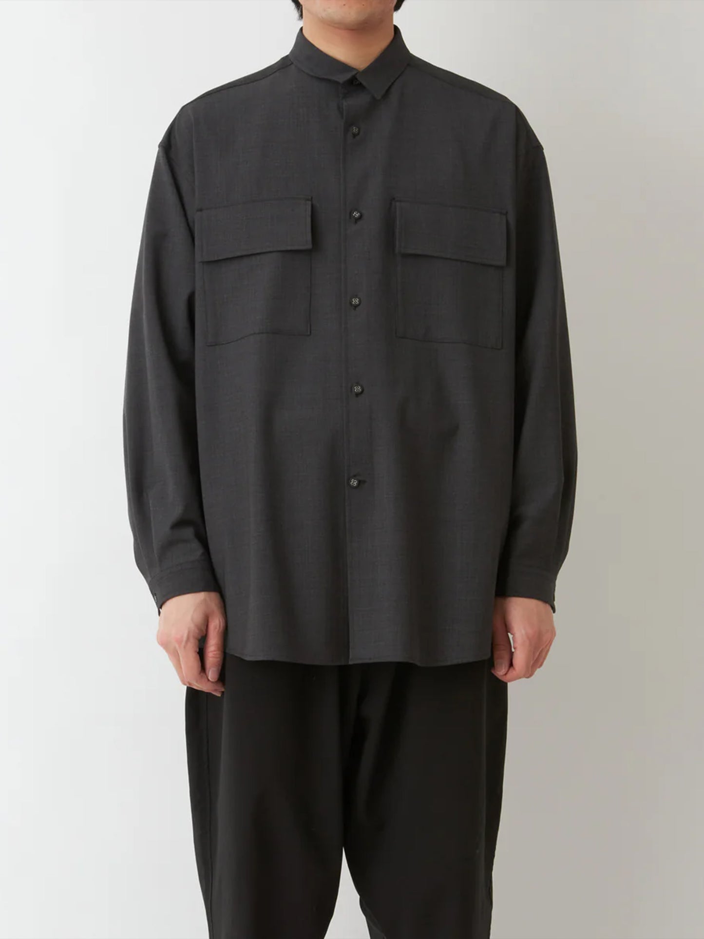 【White Mountaineering - ホワイトマウンテニアリング】STRETCH SHIRT/CHARCOAL (シャツ/チャコール)