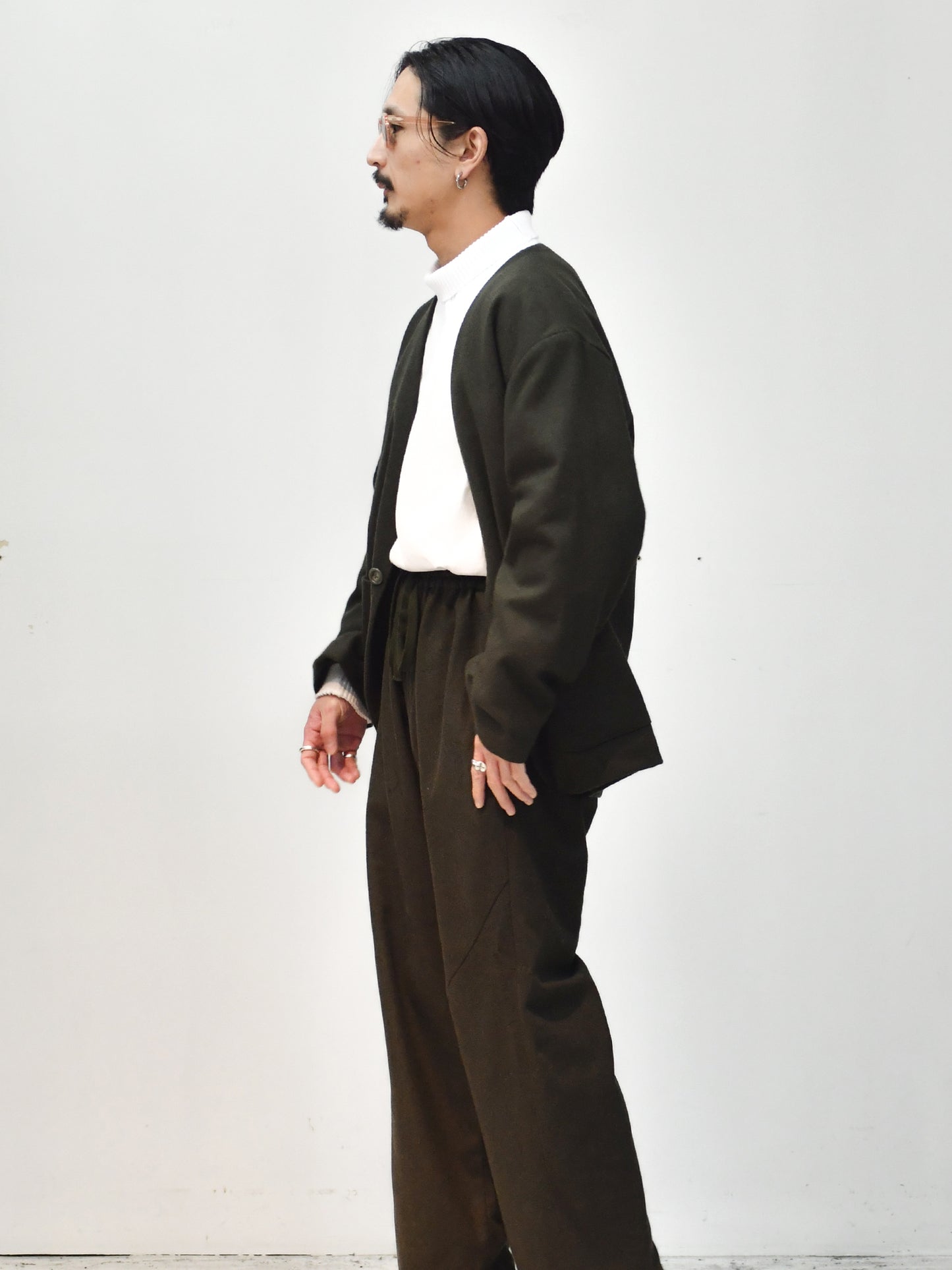 【NOMADIST - ノマディスト】WOOL PANTS / KHAKI (パンツ/カーキ)