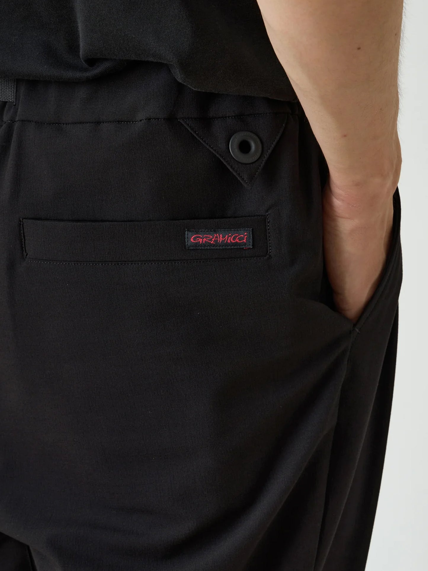 【White Mountaineering - ホワイトマウンテニアリング】WM × GRAMICCI 2 TUCK TAPERED PANTS (パンツ/ブラック)