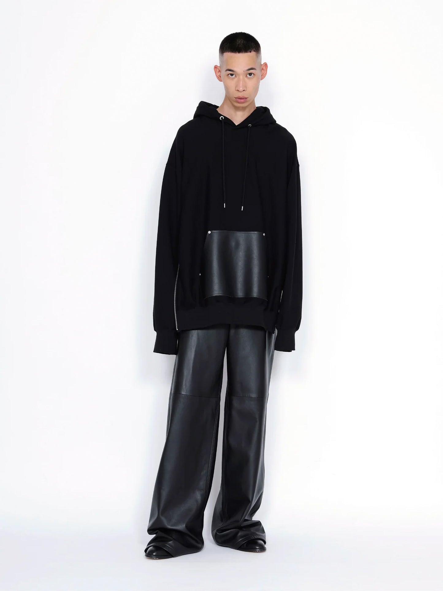 【JOHN LAWRENCE SULLIVAN - ジョンローレンスサリバン】LEATHER POCKET SWEAT HOODIE (フーディー/ブラック)