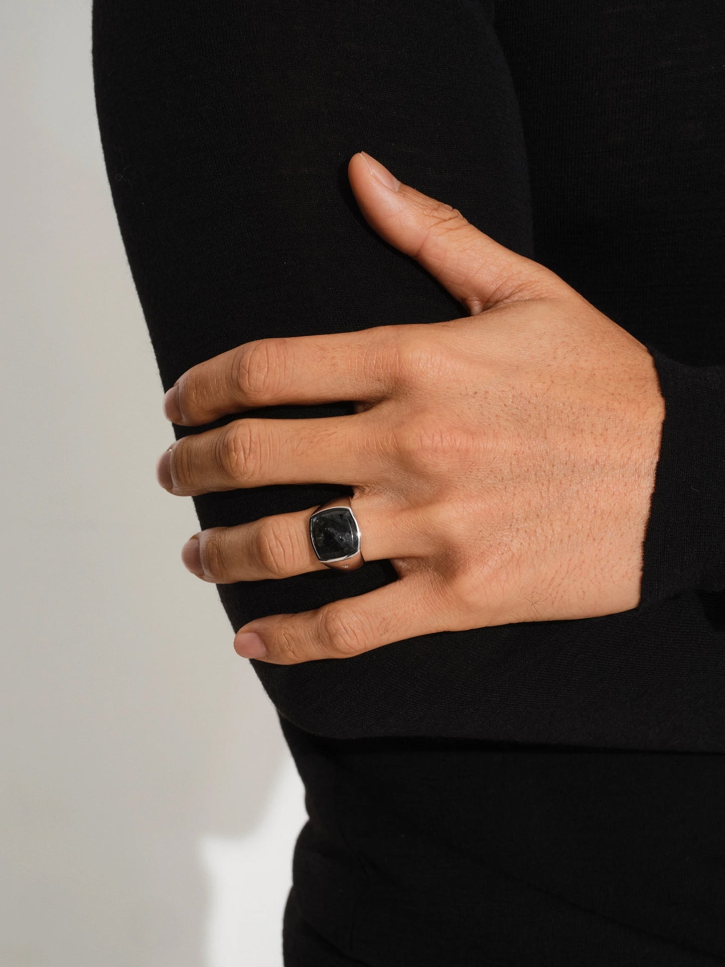 【TOM WOOD - トムウッド】Cushion Black Larvikite(リング/シルバー)