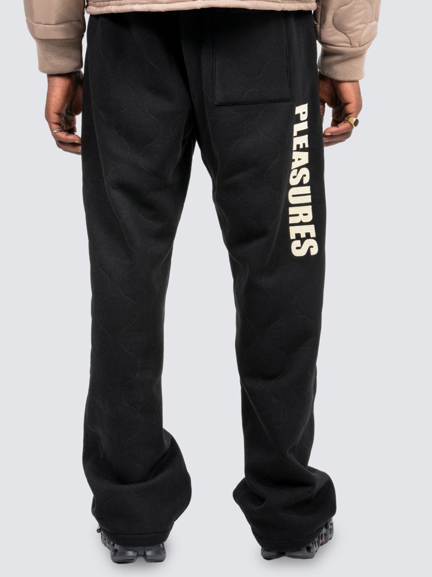 【PLEASURES - プレジャーズ】WAVE QUILTED EASY PANTS / BLACK (パンツ/ブラック)