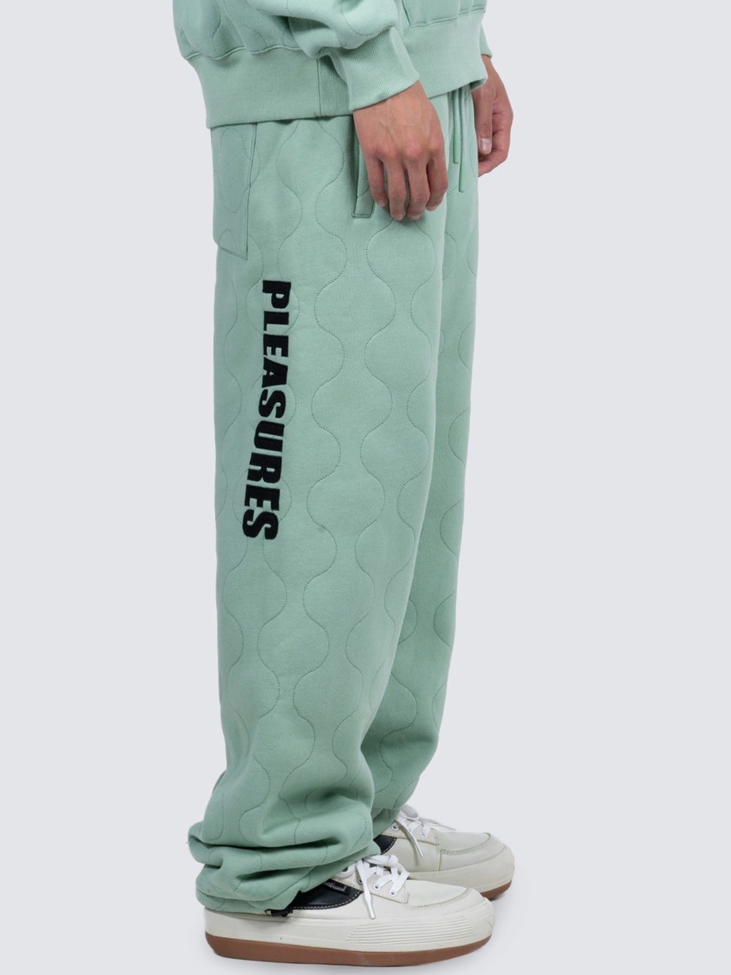 【PLEASURES - プレジャーズ】WAVE QUILTED EASY PANTS / MATCHA (パンツ/抹茶)
