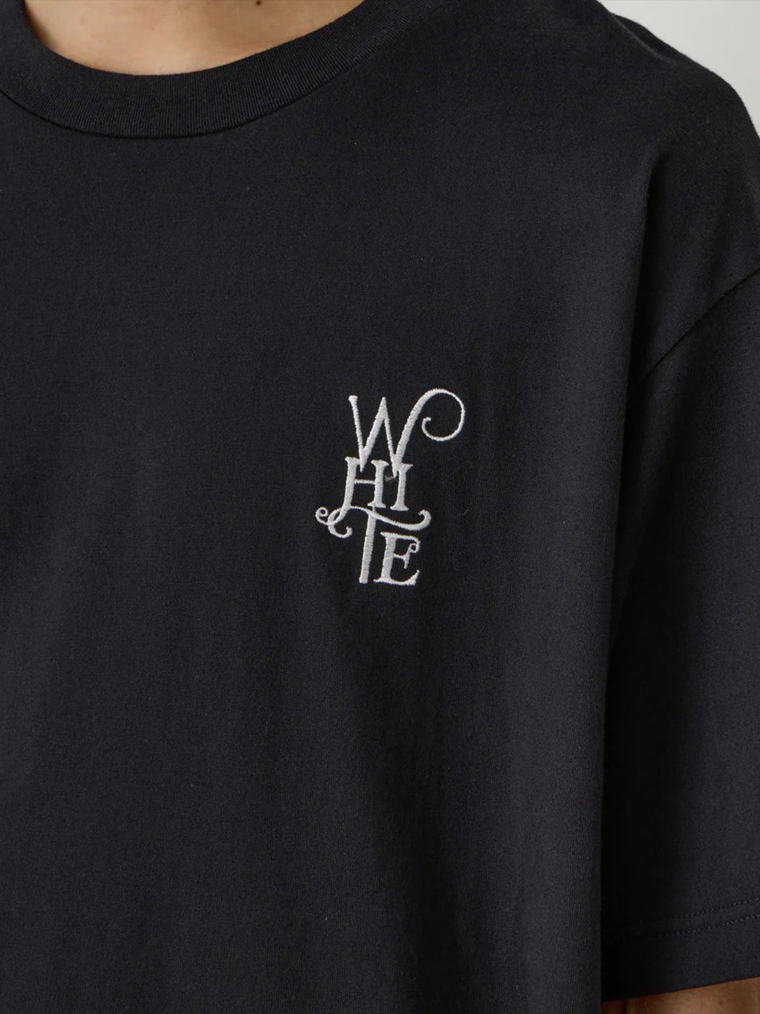 【White Mountaineering - ホワイトマウンテニアリング】WM LOGO EMBROIDERY T-SHIRT / BLACK (Tシャツ/ブラック)