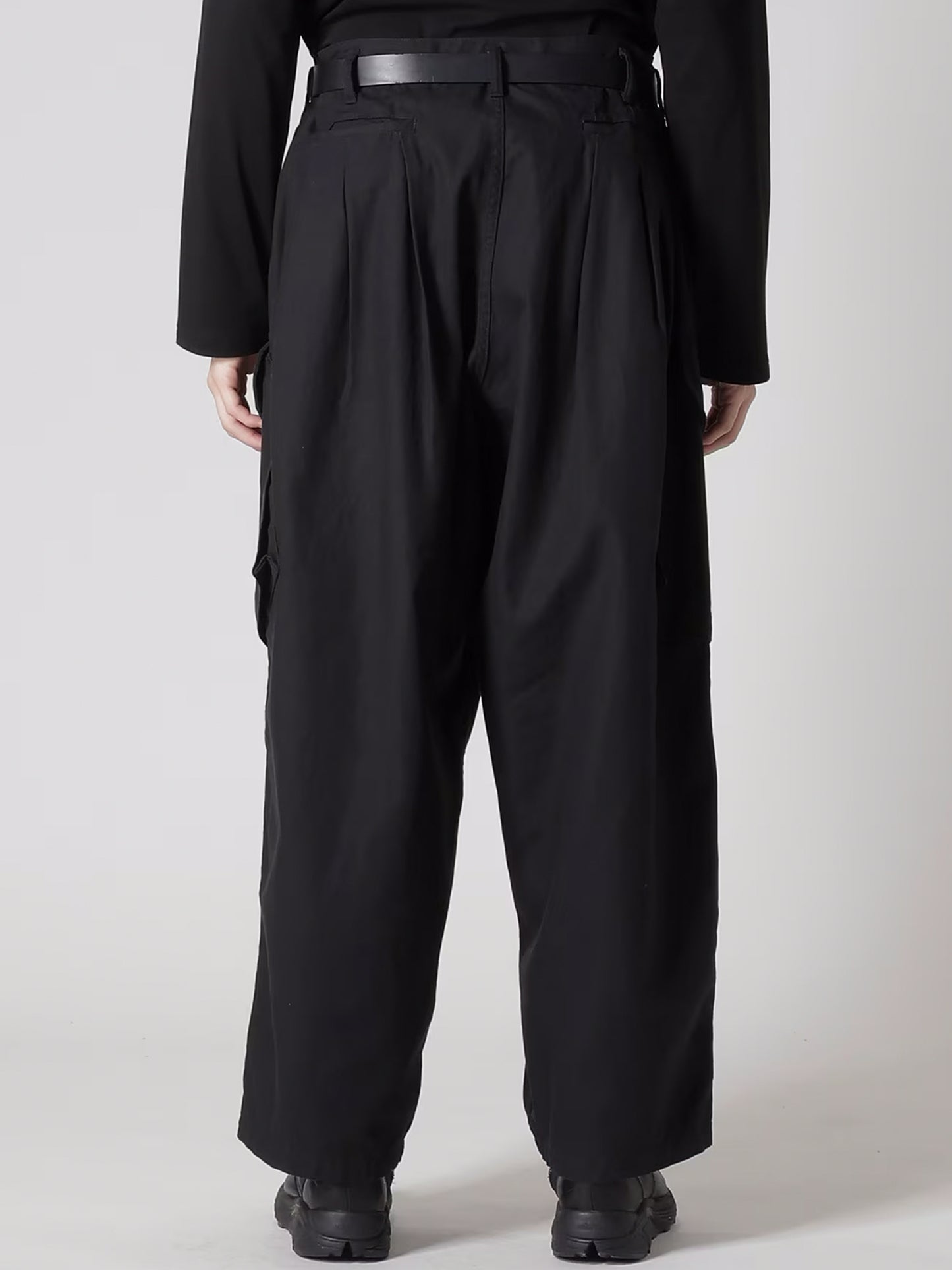 【Yohji Yamamoto POUR HOMME - ヨウジヤマモト プールオム】BS HERRINGBONE 12TUCK WORK PANTS(パンツ/ブラック)