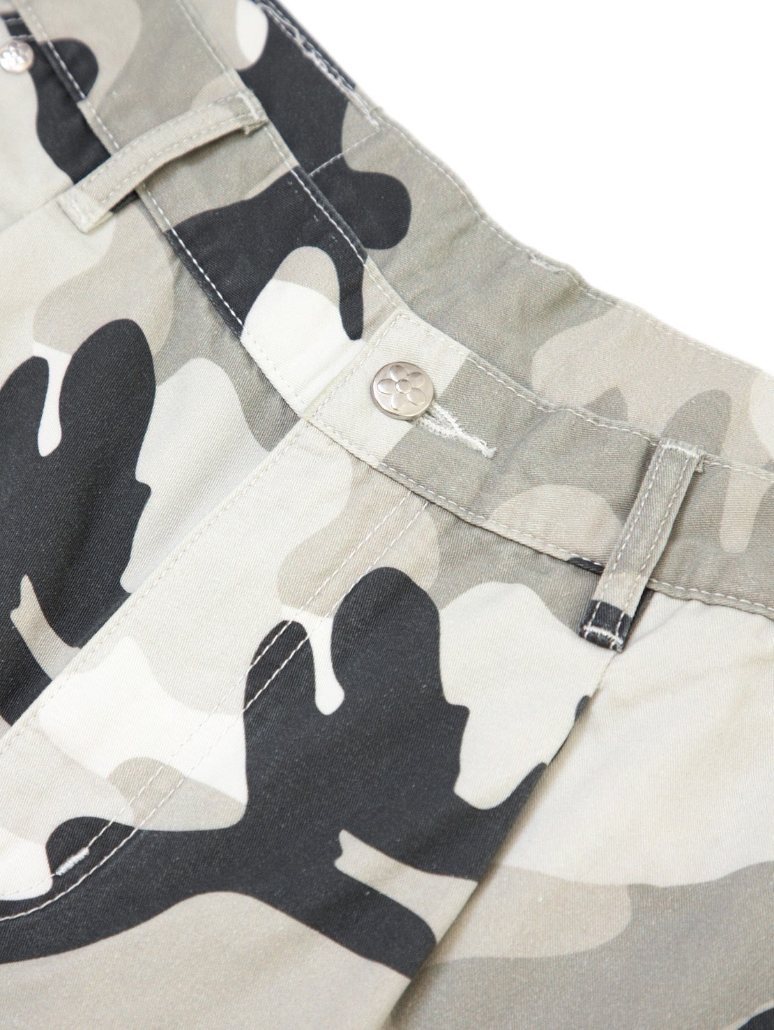 【VANDY THE PINK - ヴァンディー・ザ・ピンク】CAMO CARGO SHORTS / WHITECAMO (ショーツ/ホワイトカモ)
