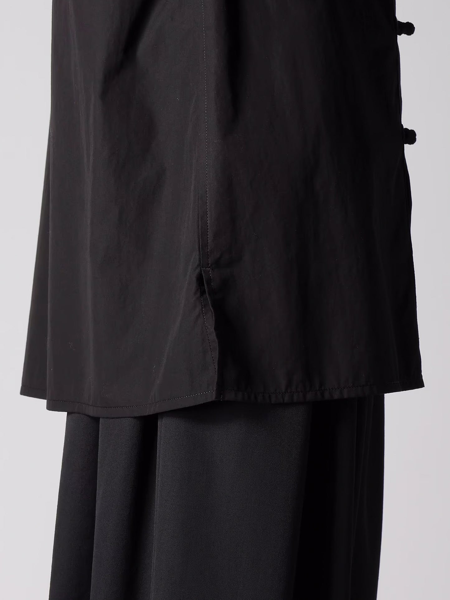 【Yohji Yamamoto POUR HOMME - ヨウジヤマモト プールオム】CHAIN STITCH BROAD MANDARIN COLLAR BLOUSE(シャツ/ブラック)