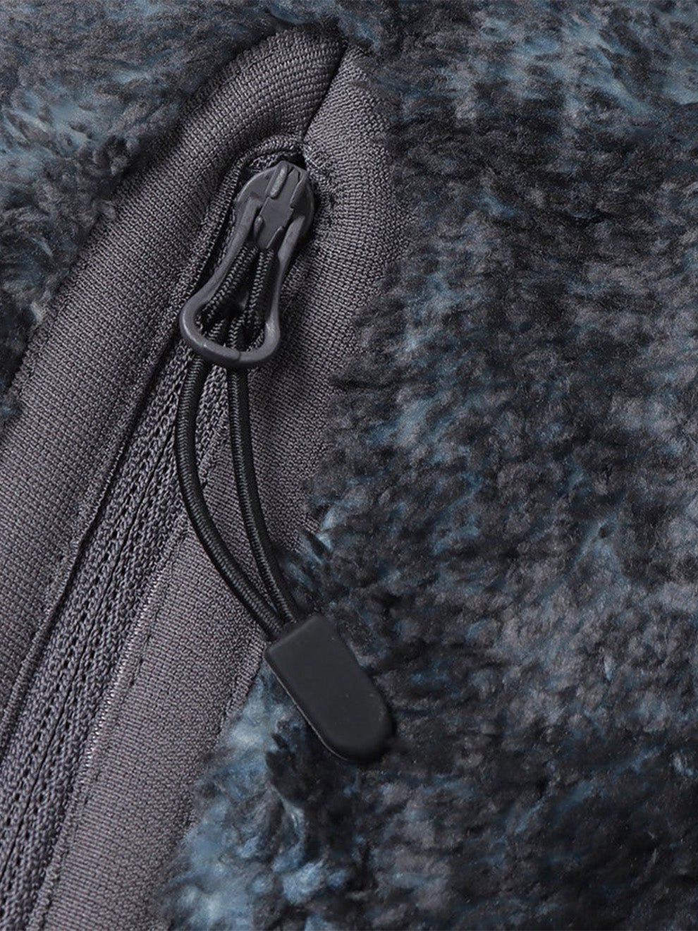 40%OFF【White Mountaineering - ホワイトマウンテニアリング】ABSTRACT PATTERN FLEECE PULLOVER / CHARCOAL(フリース/チャコール)