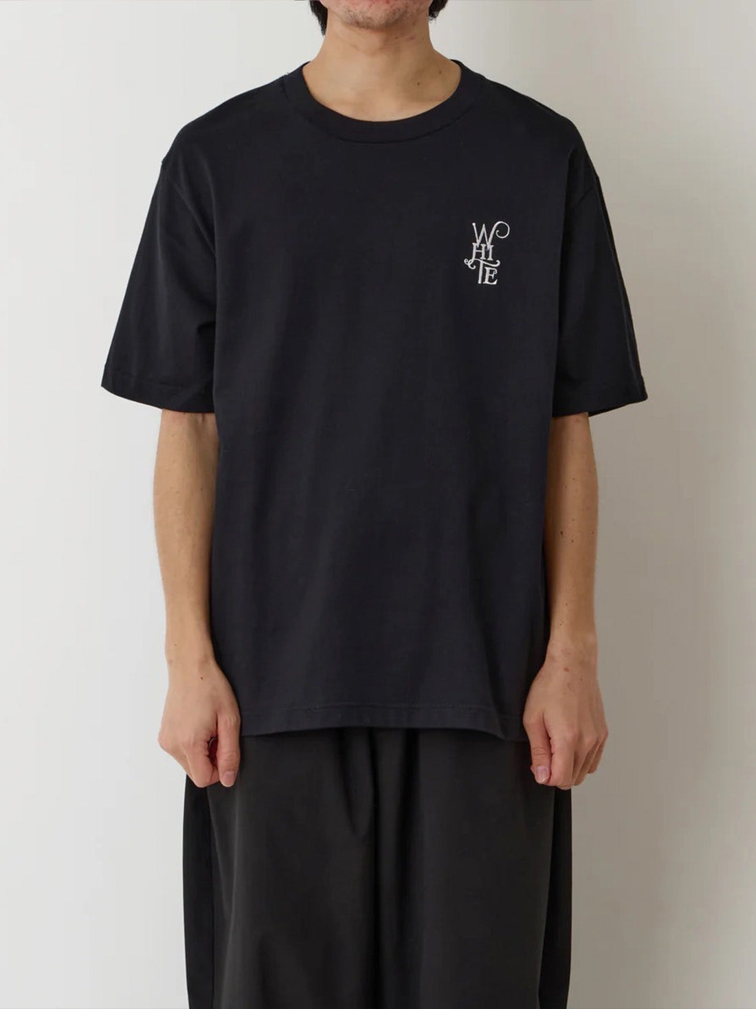 【White Mountaineering - ホワイトマウンテニアリング】WM LOGO EMBROIDERY T-SHIRT / BLACK (Tシャツ/ブラック)