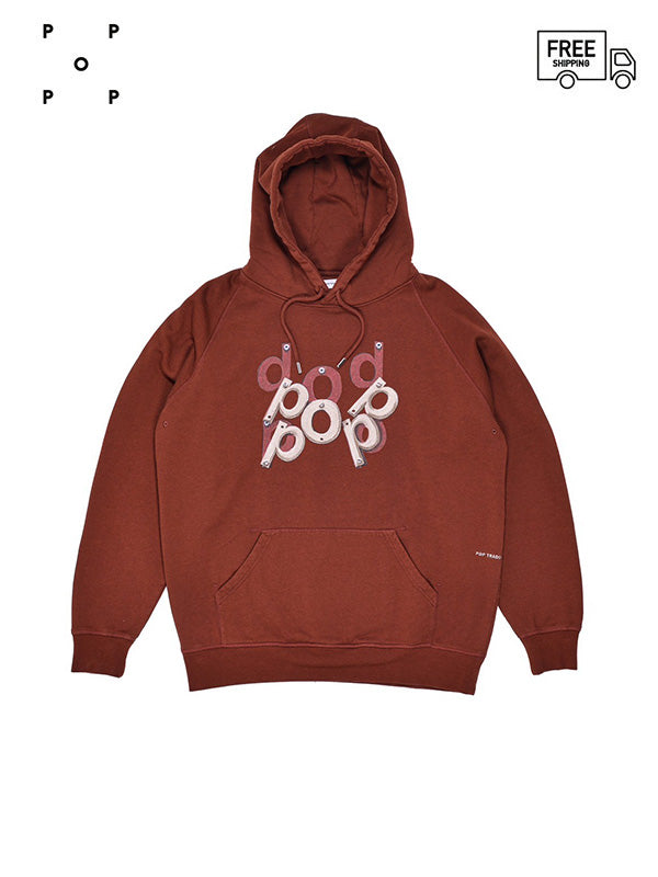 【POP TRADING COMPANY - ポップ トレーディング カンパニー】Mees letters hooded  sweat(パーカー/ファイヤーブリック)