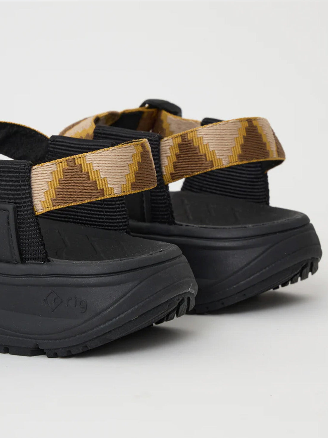 【White Mountaineering - ホワイトマウンテニアリング】WM × RIG 'MGUU' / BLACK(サンダル/ブラック)