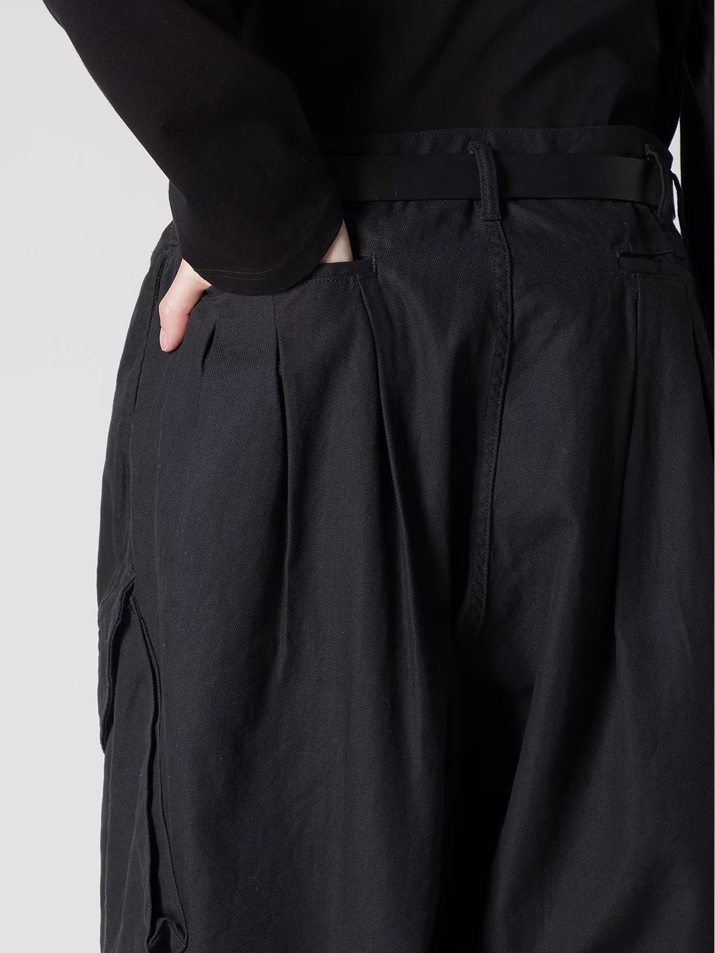 【Yohji Yamamoto POUR HOMME - ヨウジヤマモト プールオム】BS HERRINGBONE 12TUCK WORK PANTS(パンツ/ブラック)