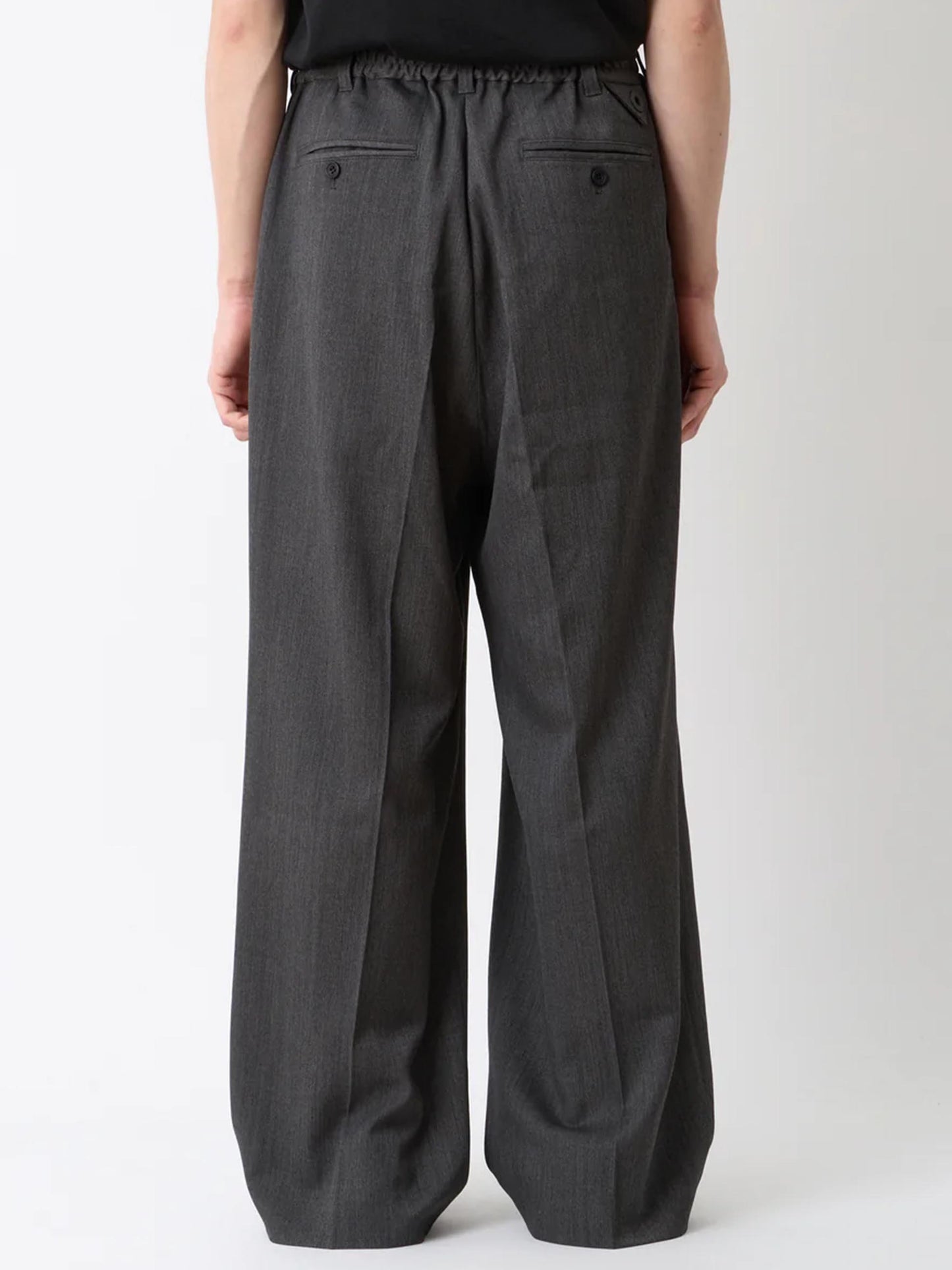 【White Mountaineering - ホワイトマウンテニアリング】3 TUCK WIDE PANTS / CHARCOAL(パンツ/チャコール)
