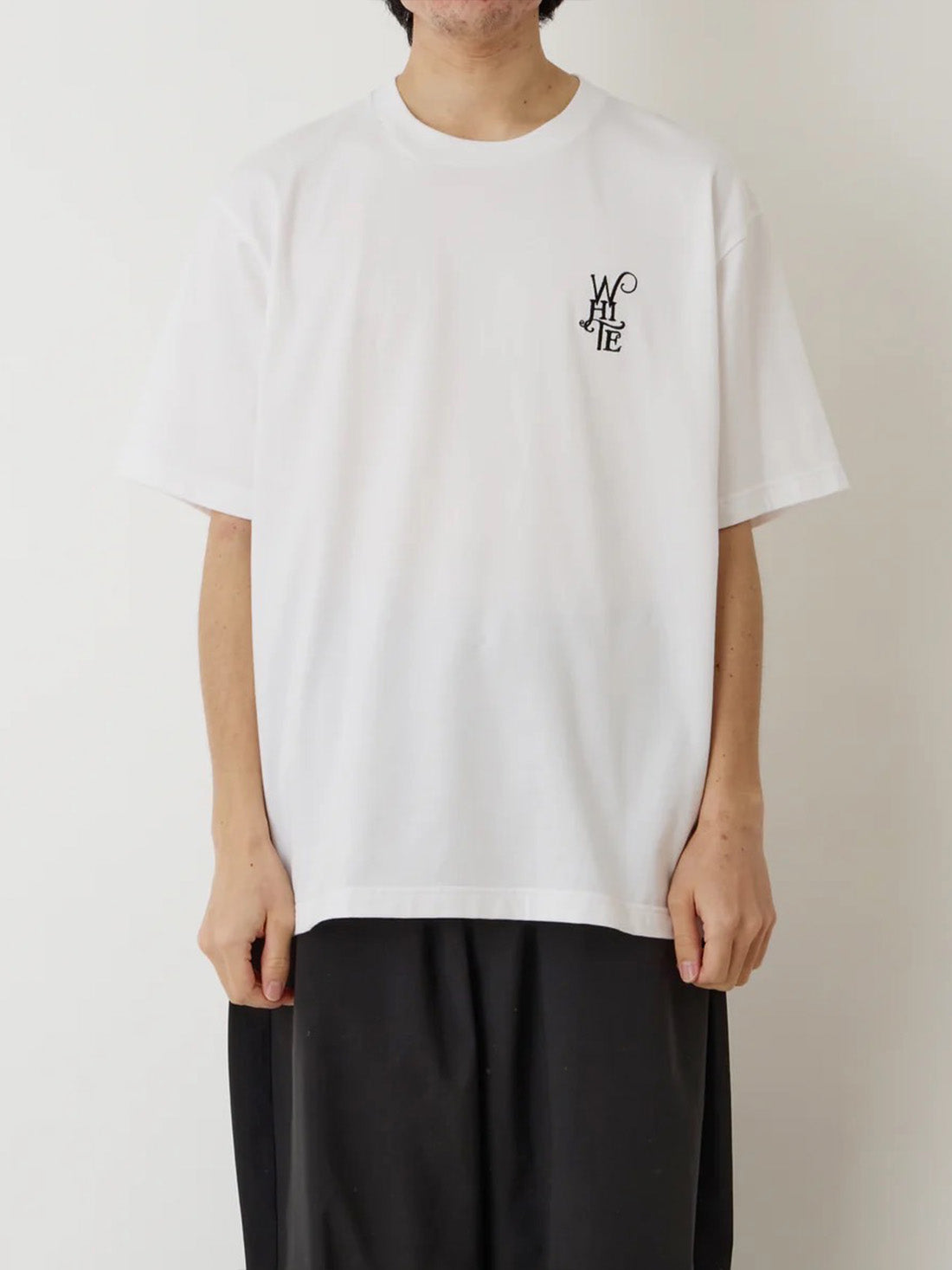 【White Mountaineering - ホワイトマウンテニアリング】WM LOGO EMBROIDERY T-SHIRT / WHITE (Tシャツ/ホワイト)