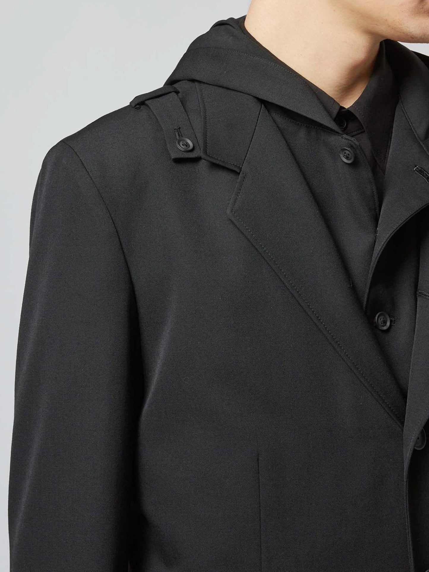 【Yohji Yamamoto POUR HOMME - ヨウジヤマモト プールオム】WOOL GABARDINE 5-BUTTON JACKET WITH SHOULDER TAB DETAIL(ジャケット)