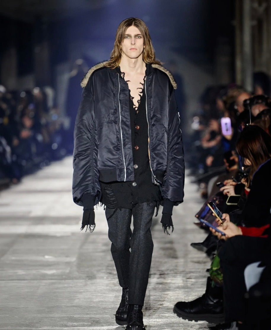 【JOHN LAWRENCE SULLIVAN - ジョンローレンスサリバン】NYLON MASSIVE ROUNDED SLEEVE BOMBER JACKET WITH BACK FUR(ジャケット/ブラック)