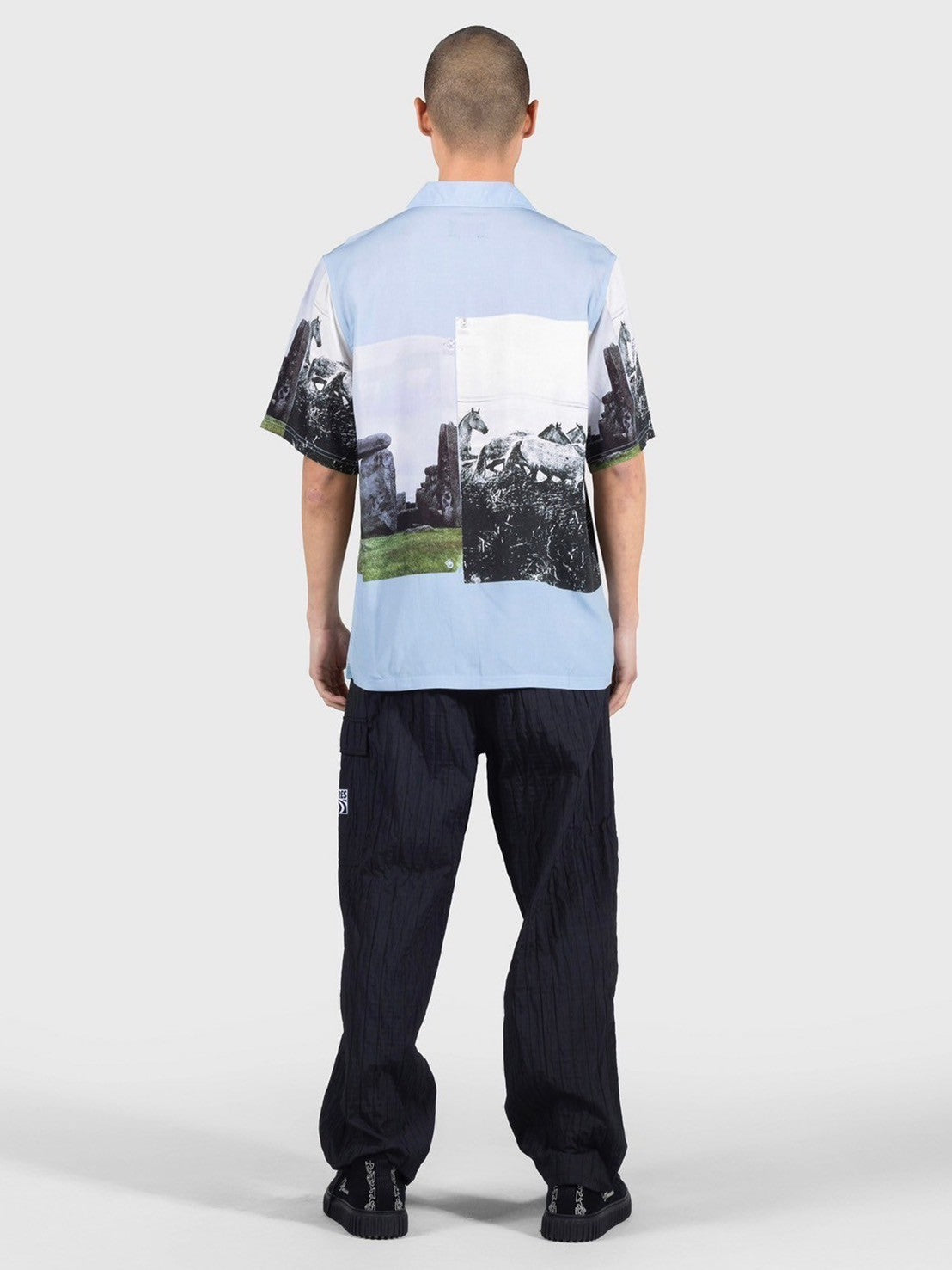 【PLEASURES - プレジャーズ】STONE HORSE BUTTON DOWN / POWDER BLUE (シャツ/パウダーブルー)