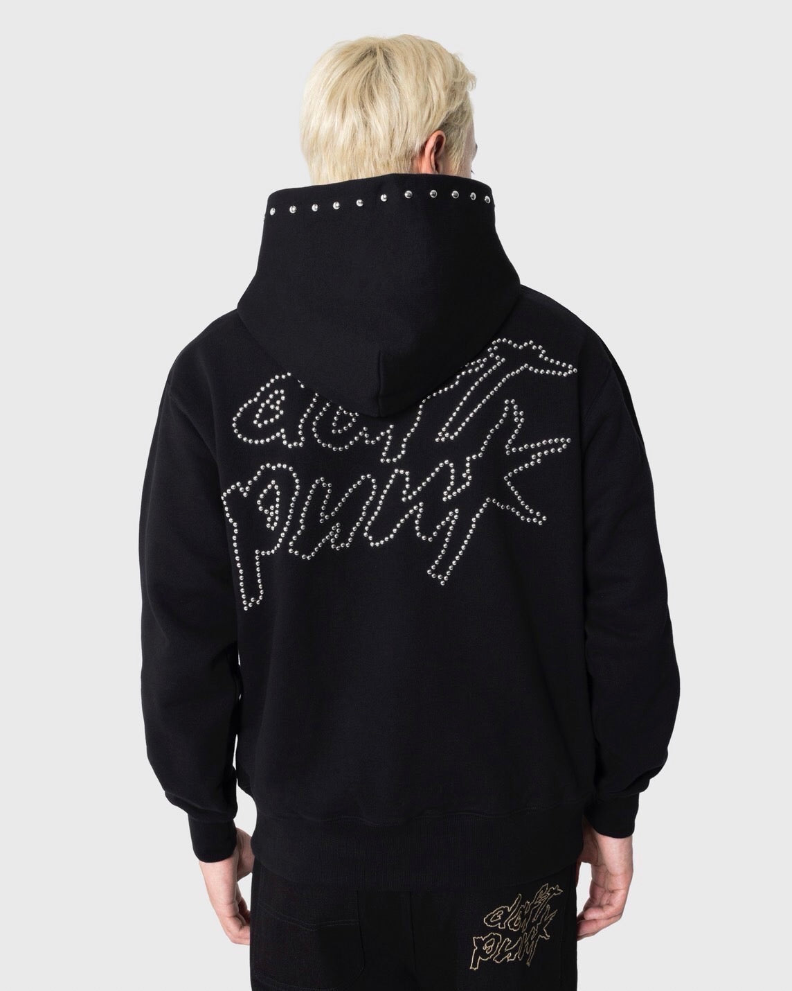 【PLEASURES - プレジャーズ】LUCKY STUDDED HOODIE / BLACK (フーディ/ブラック)