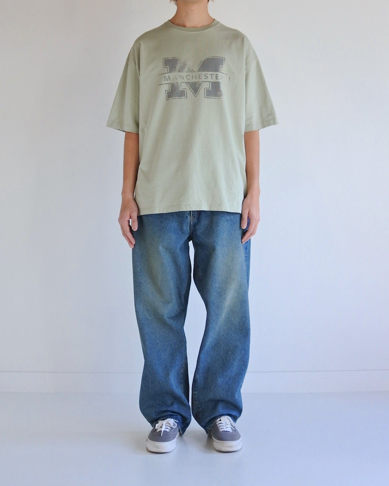 【ANACHRONORM - アナクロノーム】AN368 MANCHESTER PRINTED S/S T-S / SAGE (Tシャツ/セージ)