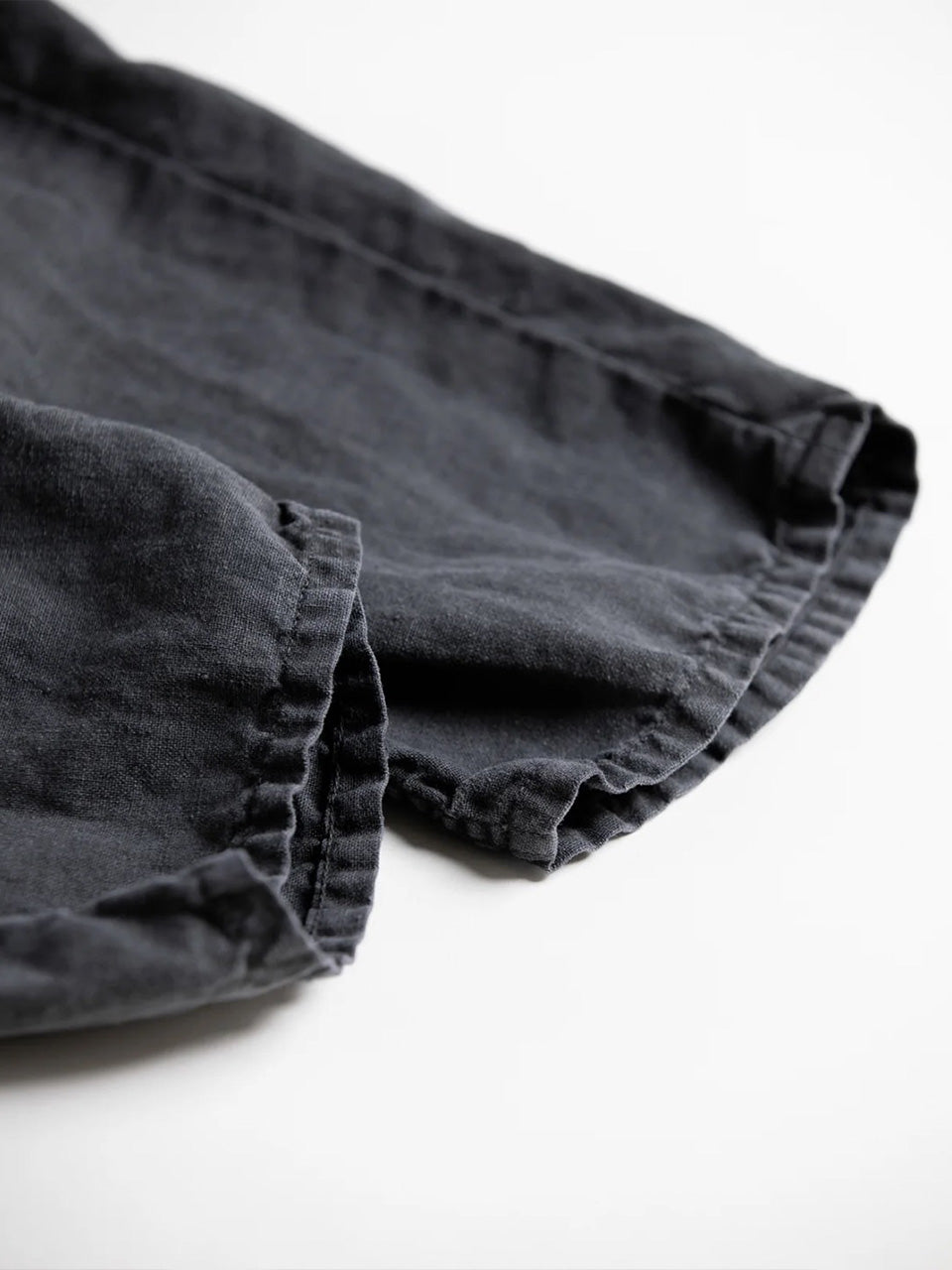 【ANACHRONORM - アナクロノーム】 AN364 PIGMENT DYED LINEN TAPERED EASY PANTS / BLACK DYED (パンツ/ブラック)