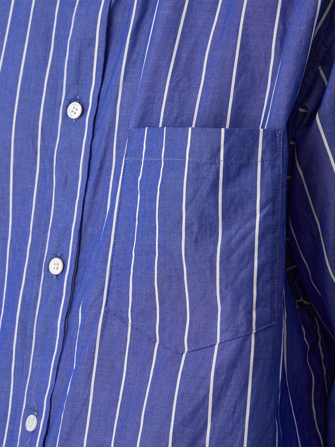【White Mountaineering - ホワイトマウンテニアリング】MID GUSSET SLEEVE STRIPE BUTTON SHIRT / BLUE(シャツ/ブルー)