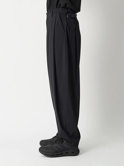 【White Mountaineering - ホワイトマウンテニアリング】8 TUCK WIDE TAPERED PANTS / BLACK(パンツ/)