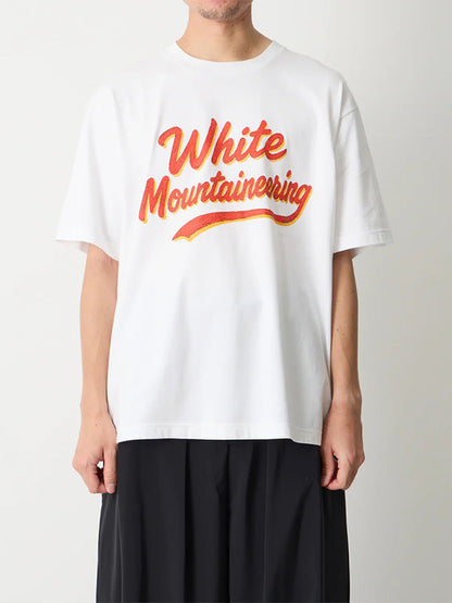 【White Mountaineering - ホワイトマウンテニアリング】WM PAINT LOGO T-SHIRT / WHITE (Tシャツ/ホワイト)