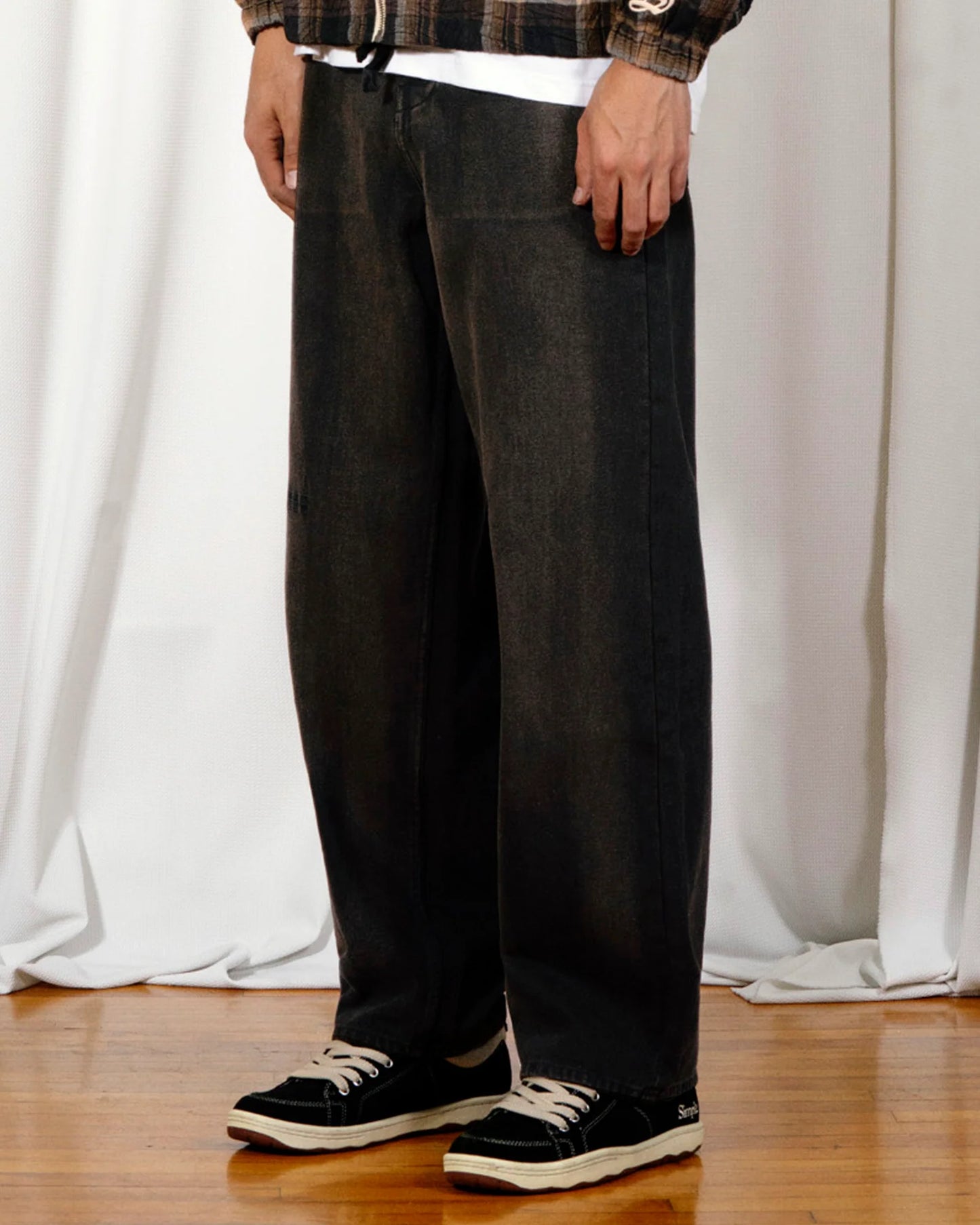 【PLEASURES - プレジャーズ】OIL BAGGY JEANS / DARK BROWN (パンツ/ダークブラウン)