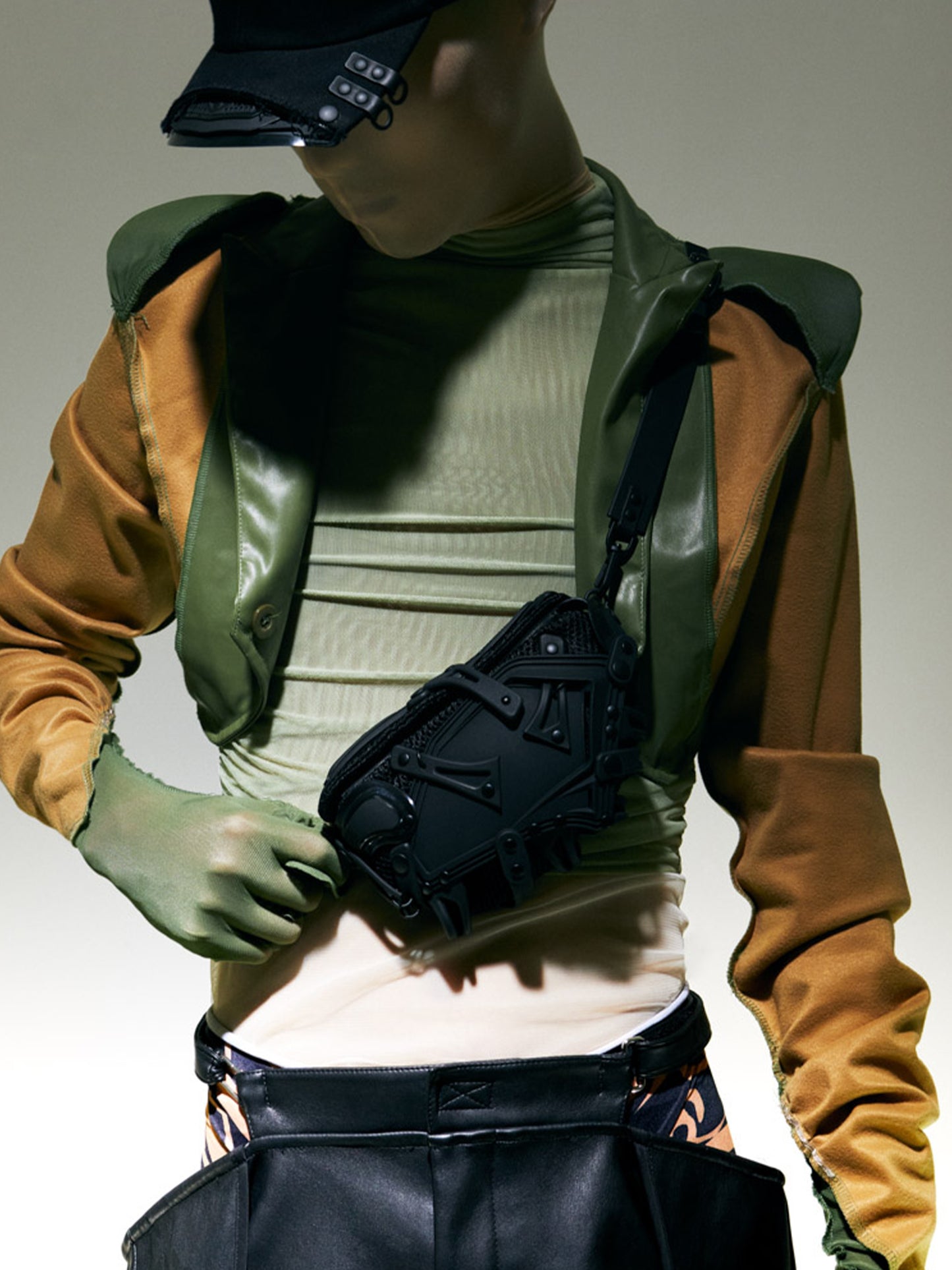 【INNERRAUM - インナーラム】Object I14 SMARTPHONE BAG / BLACK （バッグ / ブラック）