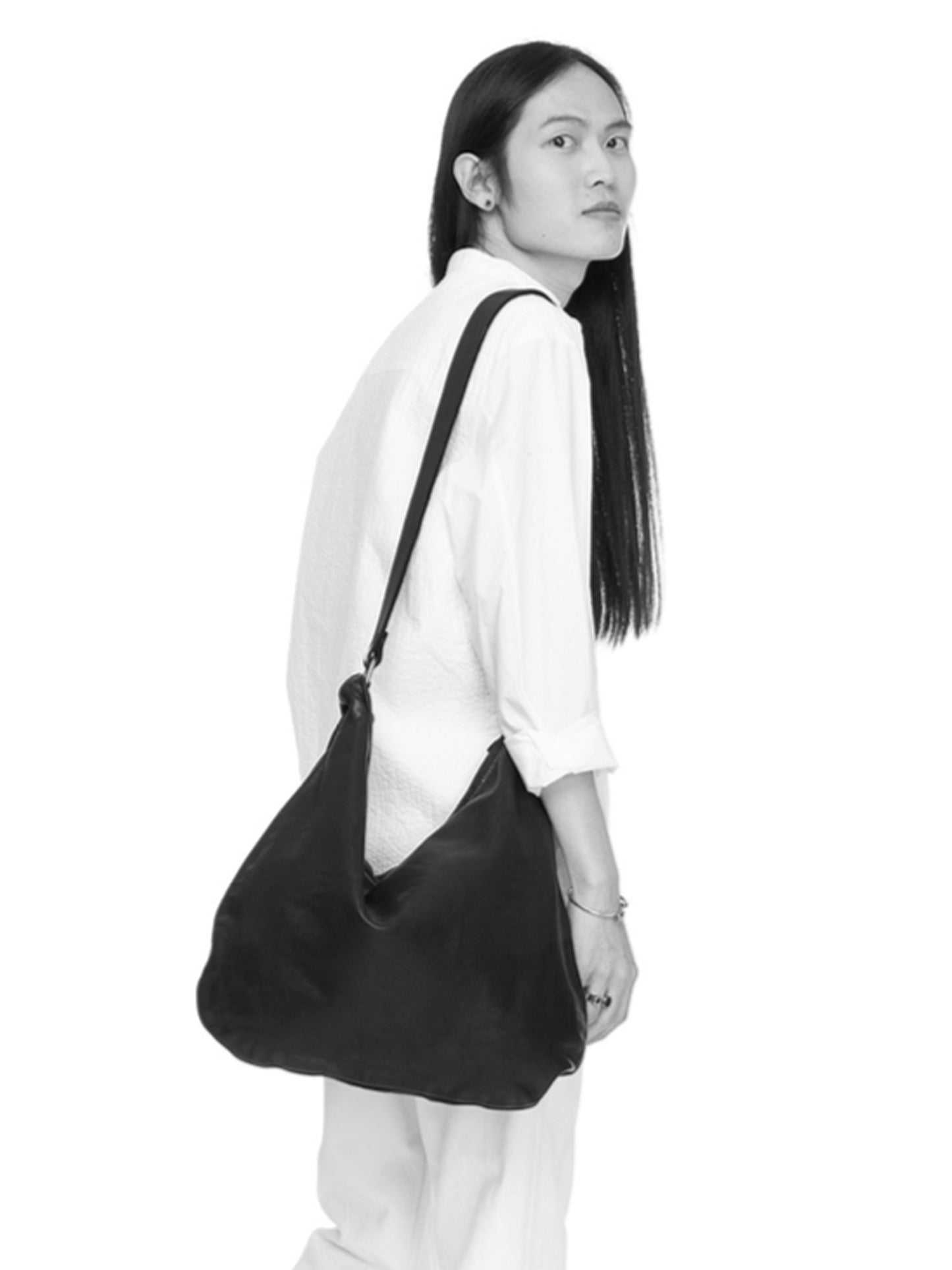 【GUIDI - グイディ】 GUIDI Q20 LEATHER CROSSBODY BAG (バッグ/ブラック)