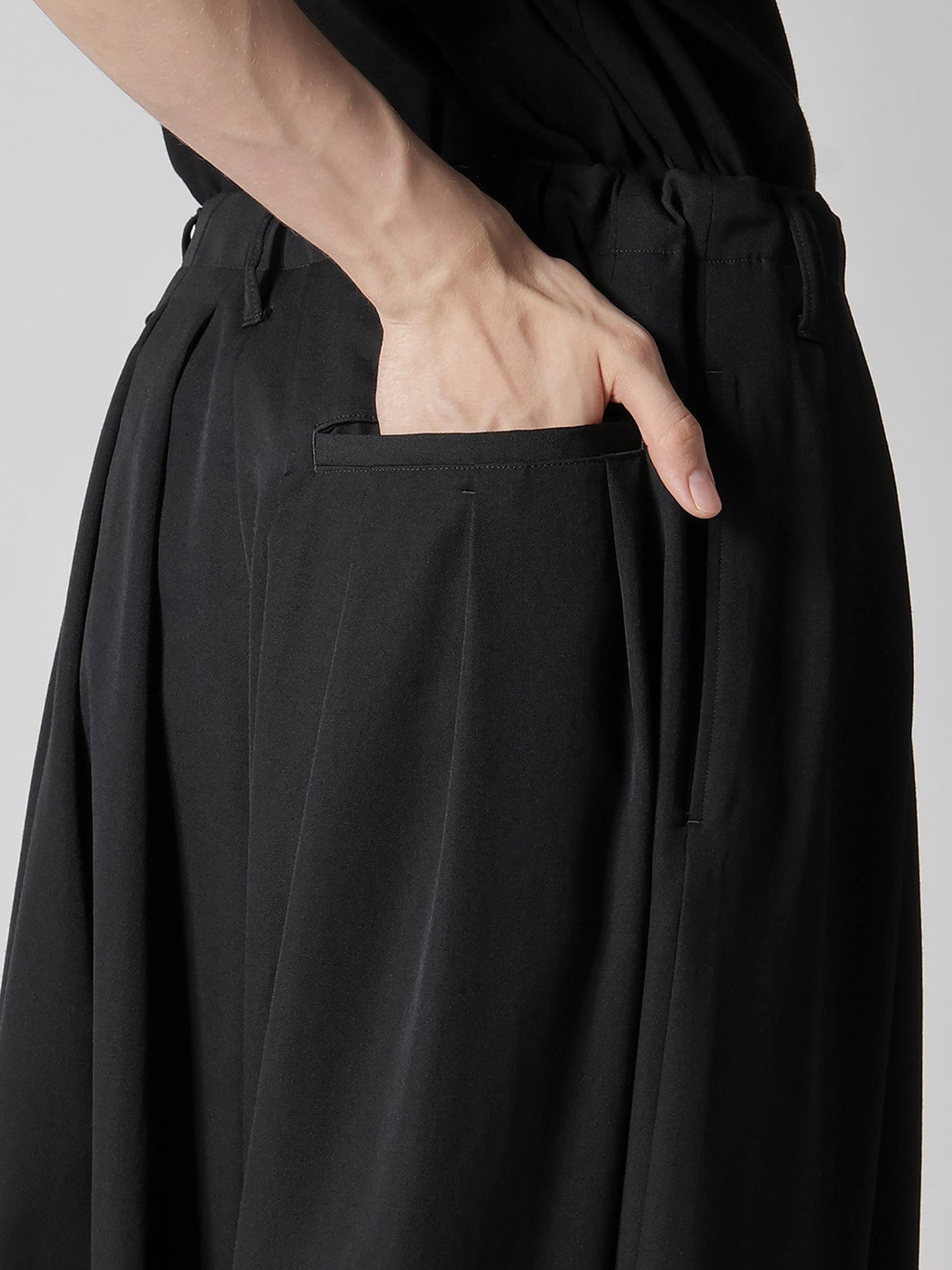 【Yohji Yamamoto POUR HOMME - ヨウジヤマモト プールオム】WOOL GABARDINE STANDARD BALLON PANTS(バルーンパンツ/パンツ)