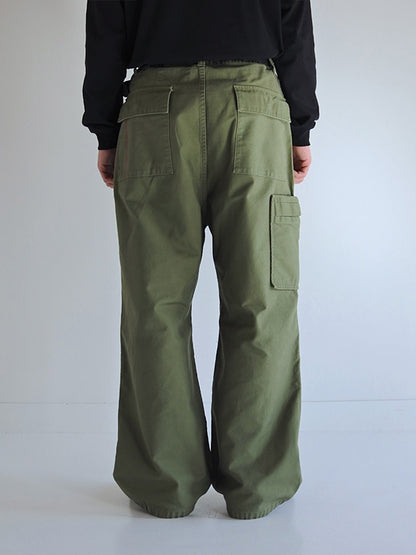 【ANACHRONORM - アナクロノーム】AN391 BACK SATIN MILITARY FLAP PANTS / OLIVE (パンツ/オリーブ)