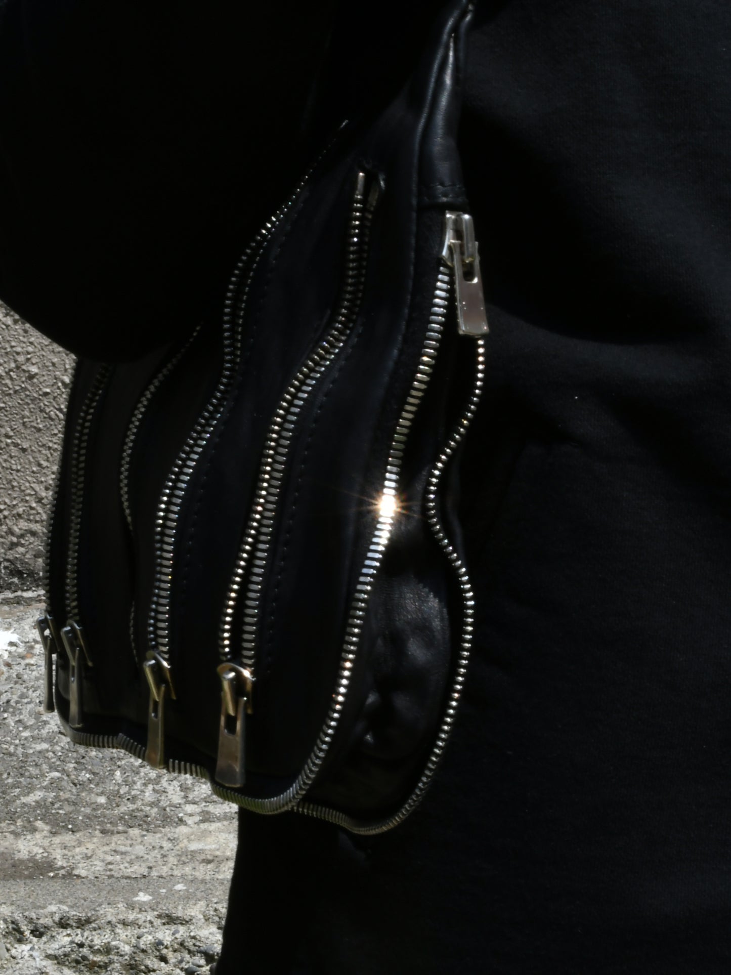 【GUIDI - グイディ】Q08 BAG / SOFT HORSE FULL GRAIN BLK(バッグ/ブラック)