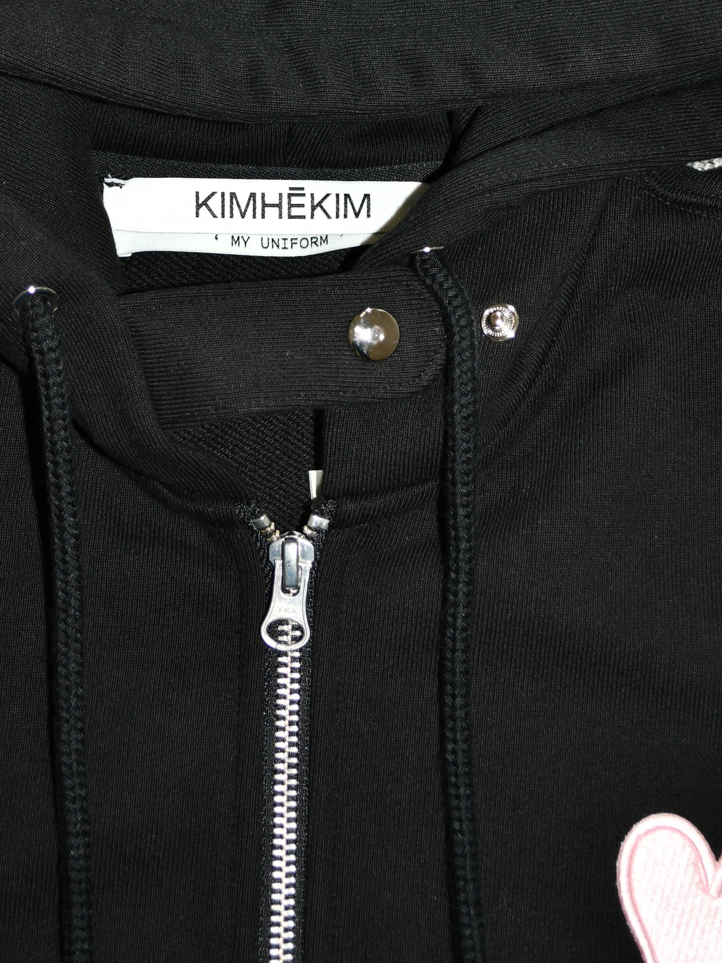 【KIMHEKIM - キムヘキム】HEART PATCH ZIP-UP HOODIE  / BLACK(フーディー/ブラック)