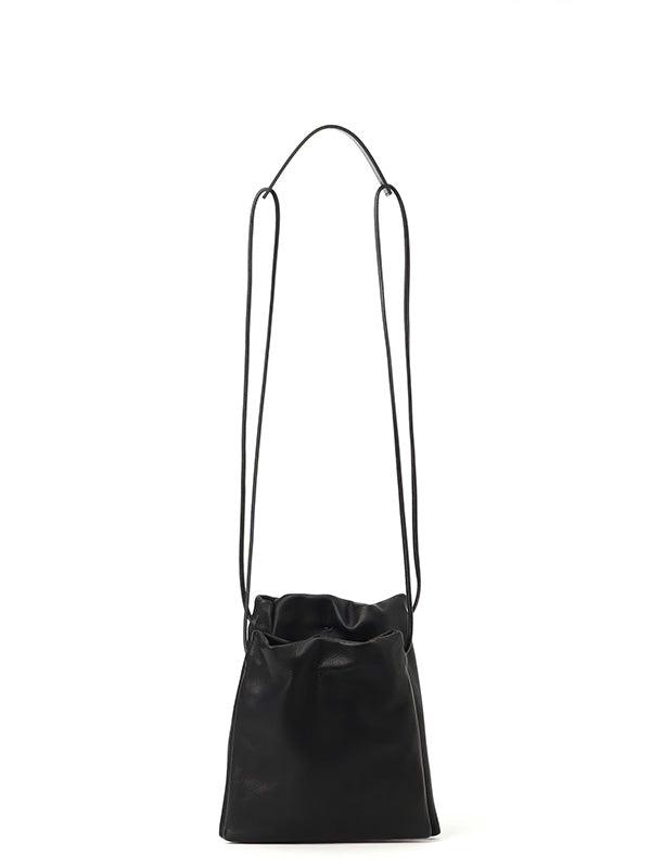 【Y's - ワイズ】SOFT SMOOTH LEATHER DRAWSTRING POCHETTE / BLACK(バッグ/ブラック)