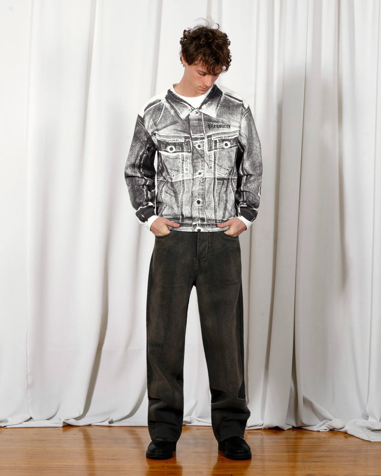 【PLEASURES - プレジャーズ】TRUCKER HEAVYWEIGHT LONG SLEEVE SHIRT / BONE (L.S/ボーン)