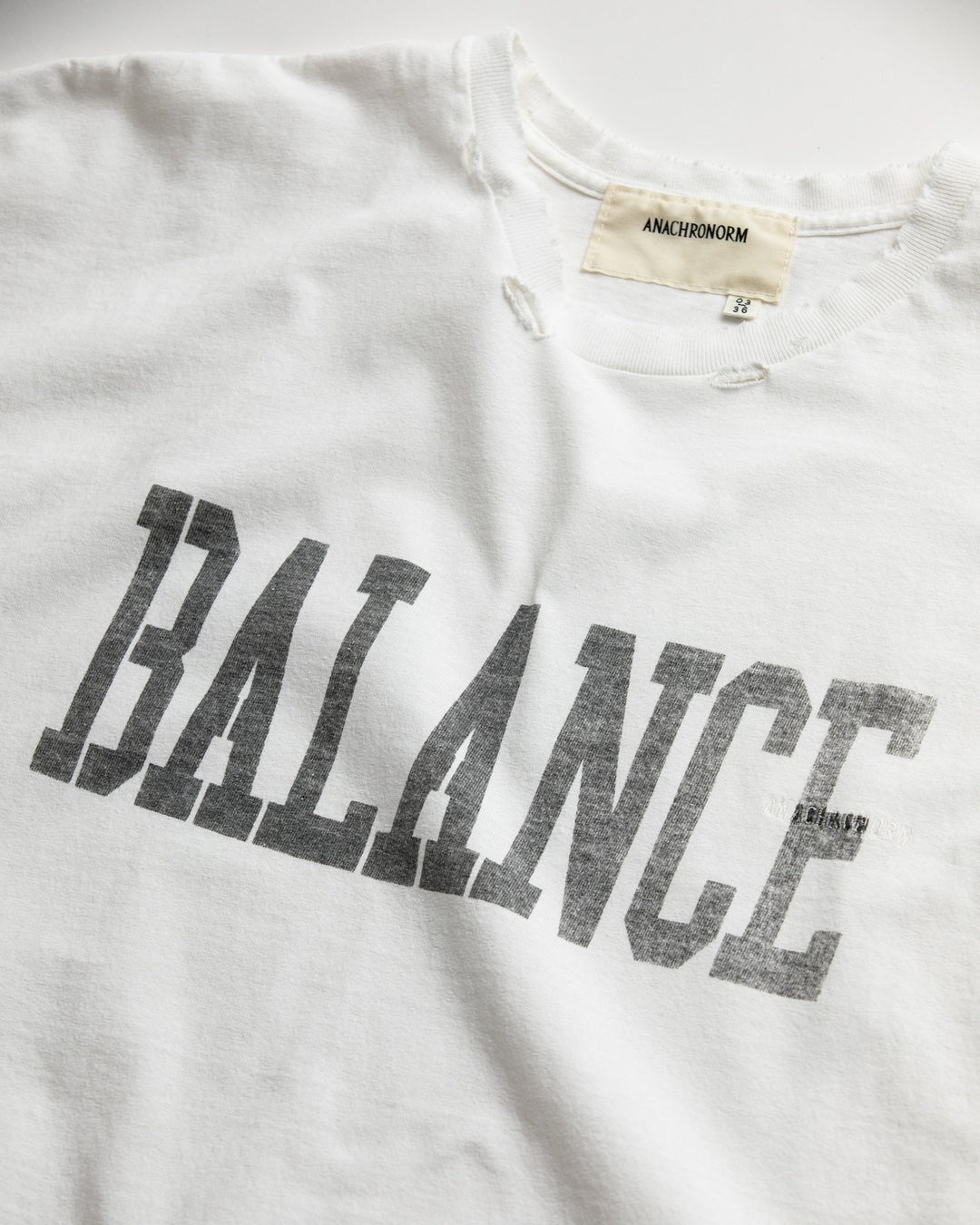 【ANACHRONORM - アナクロノーム】BALANCE PRINT DAMAGE S/S T-S（Tシャツ/ホワイト）