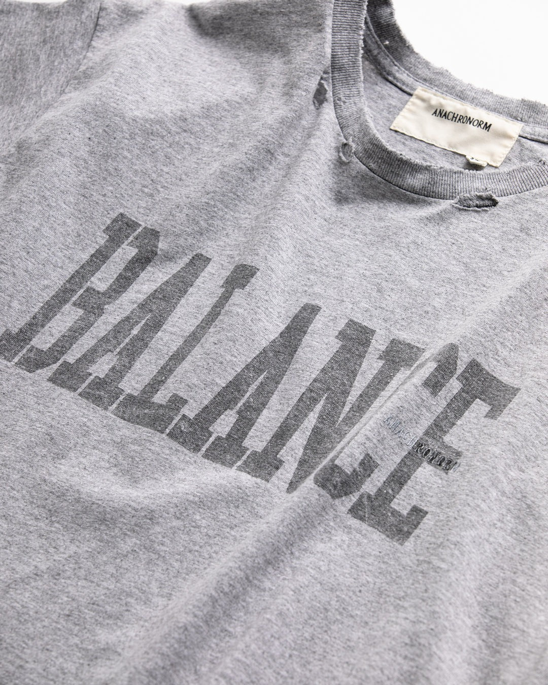 【ANACHRONORM - アナクロノーム】BALANCE PRINT DAMAGE S/S T-S（Tシャツ/グレー）